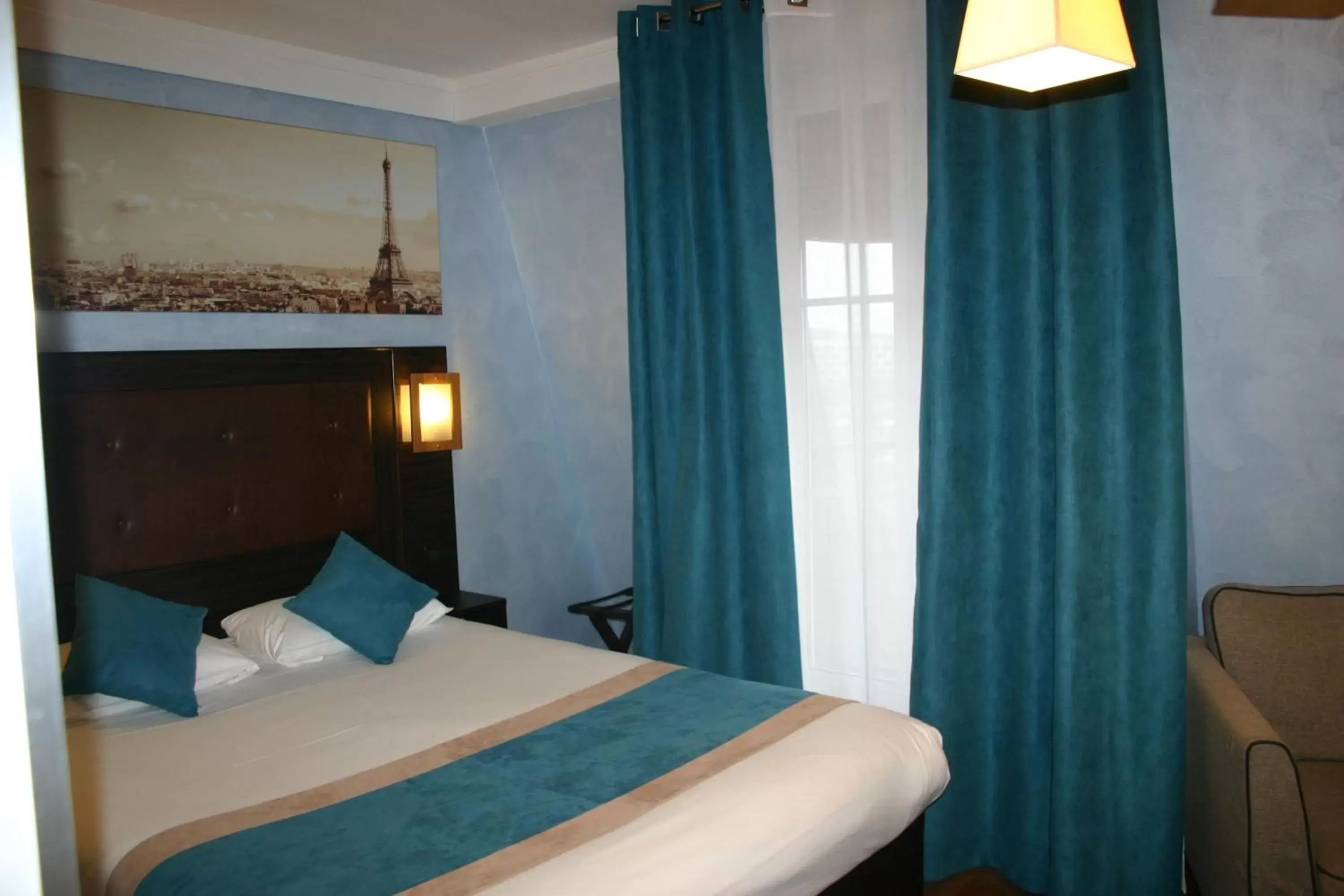 Bedroom, Bed in Hôtel Derby Eiffel