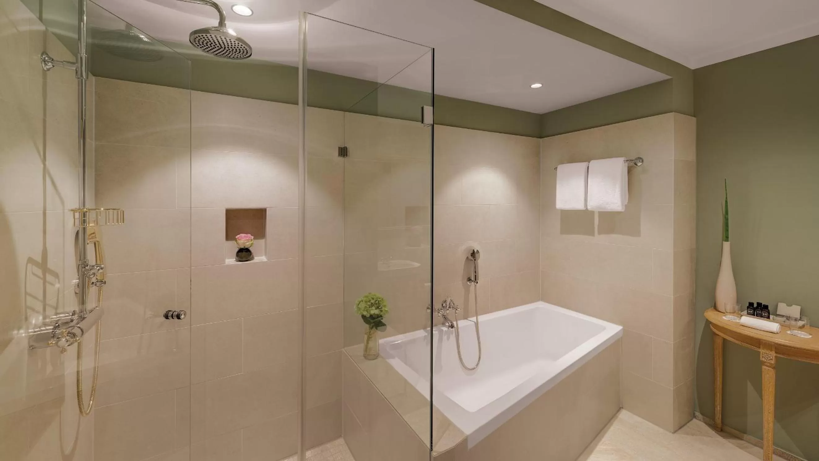 Decorative detail in Excelsior by Geisel