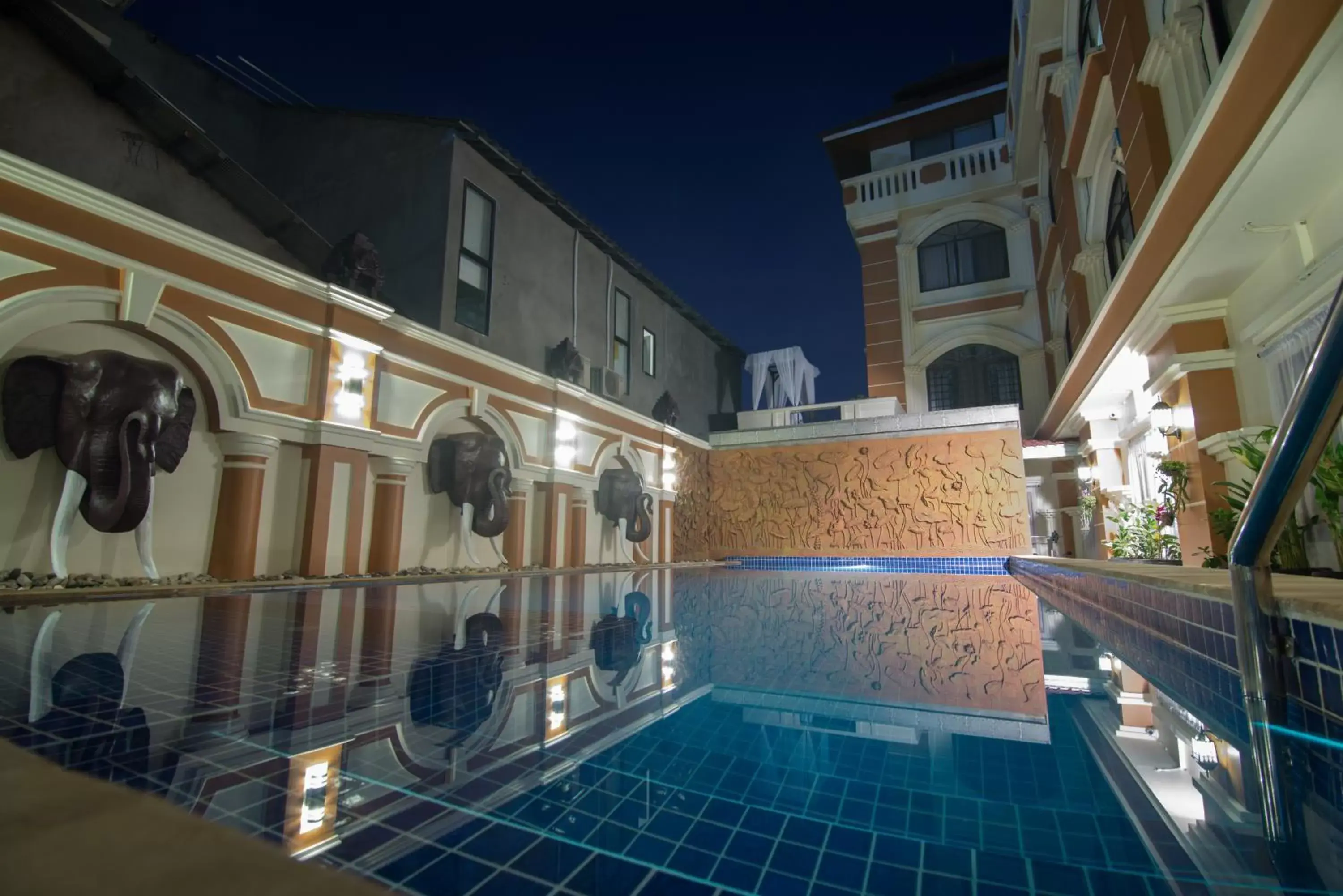 Swimming Pool in Reaksmey Chanreas Hotel