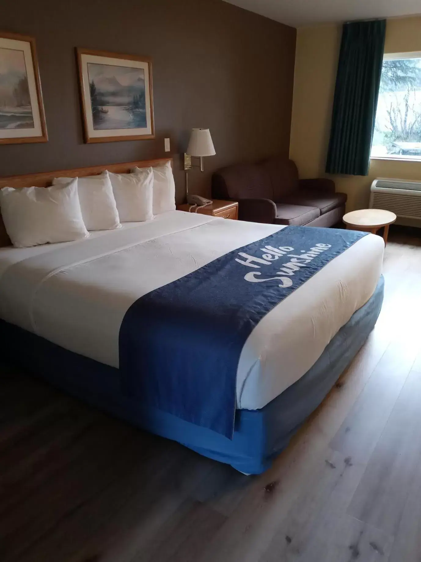 Bed in Days Inn by Wyndham Ocean Shores