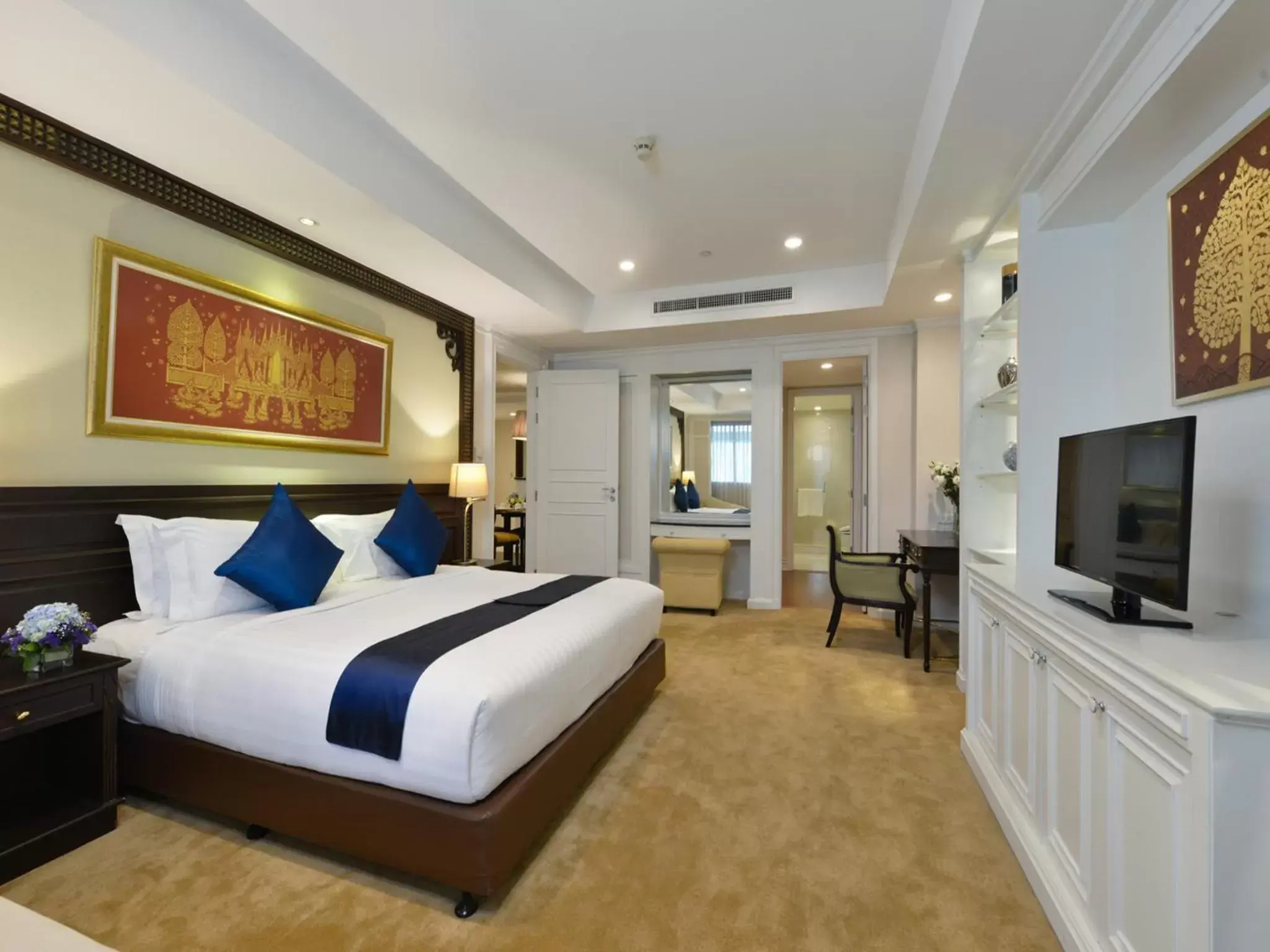 Bed, TV/Entertainment Center in Centre Point Silom