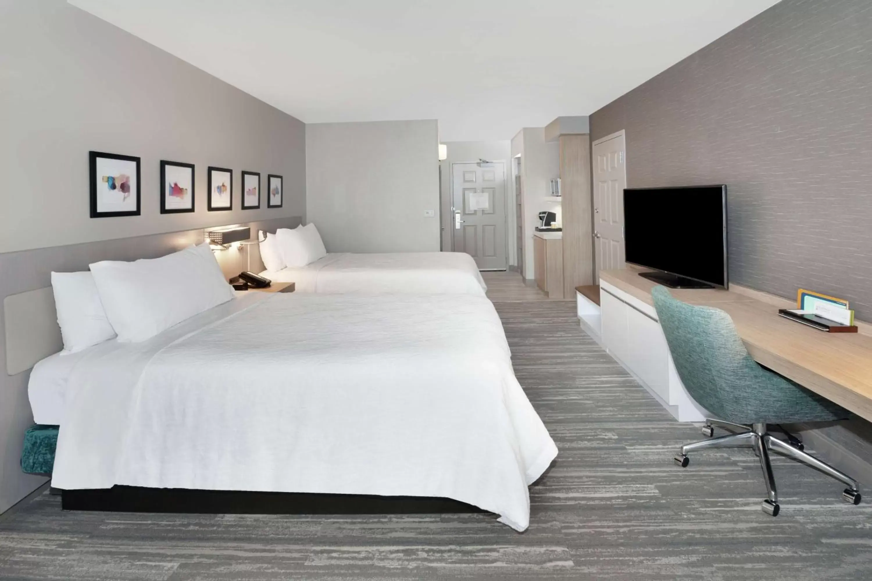 Bedroom, Bed in Hilton Garden Inn Evanston