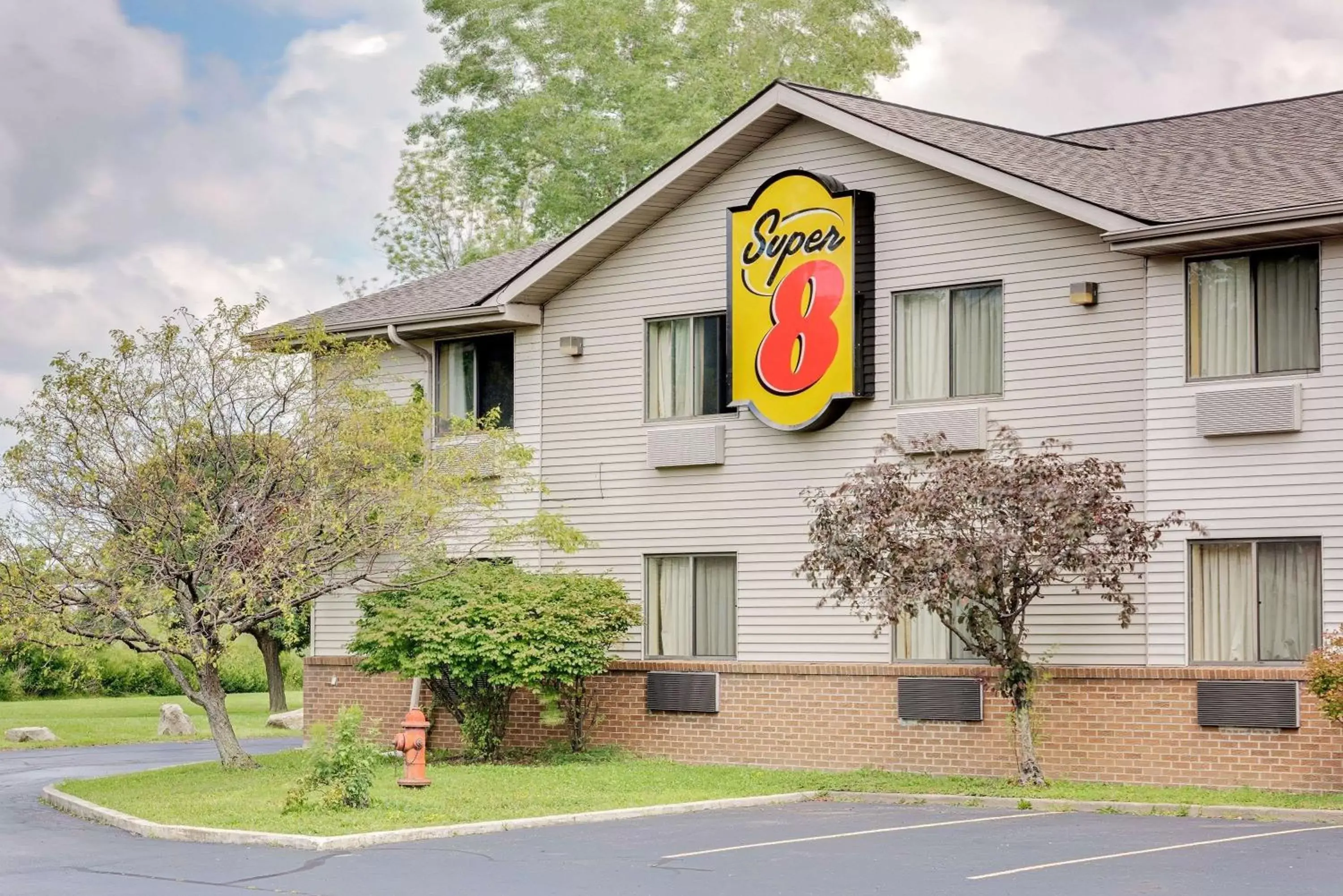 Property Building in Super 8 by Wyndham Mentor/Cleveland Area