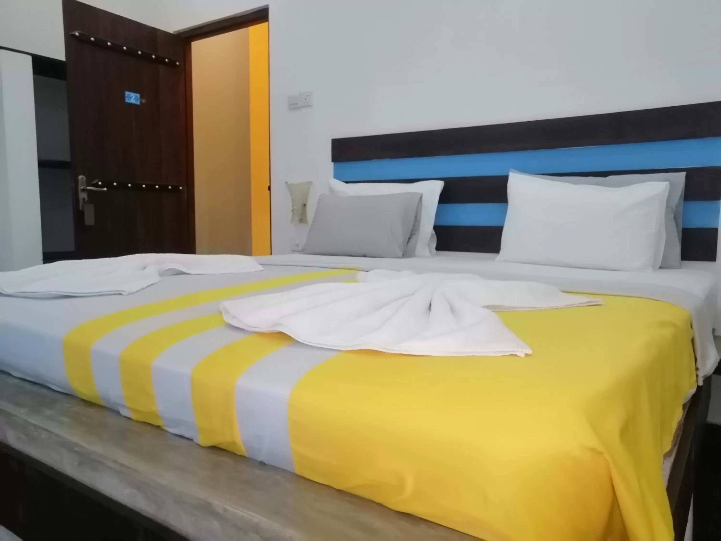 Bed in Le Petit Hotel & Restaurant