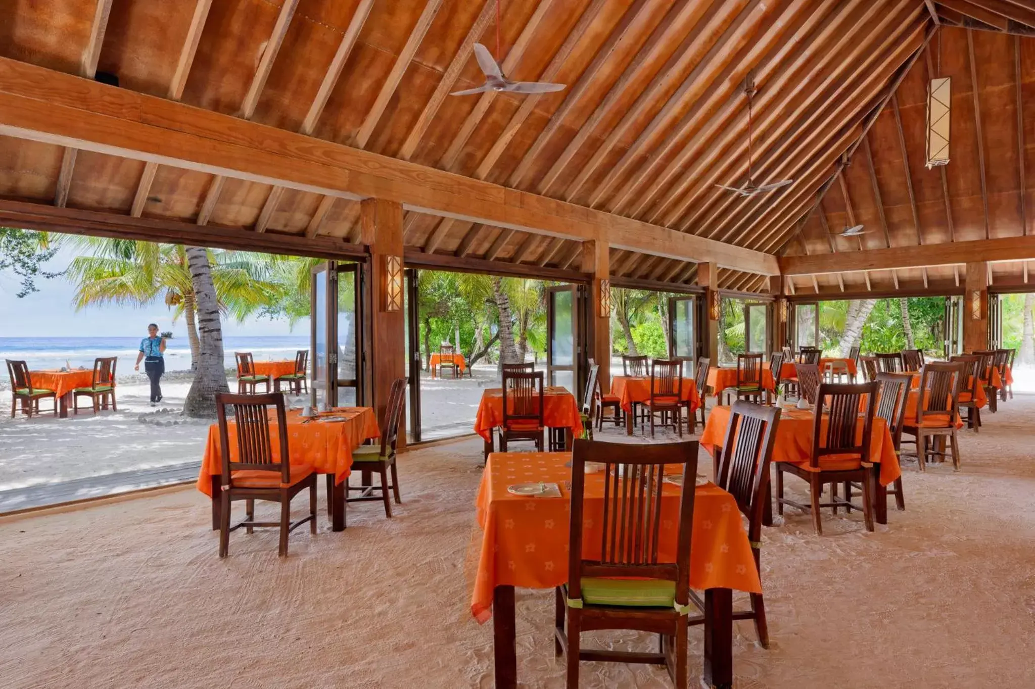 Restaurant/Places to Eat in Canareef Resort Maldives