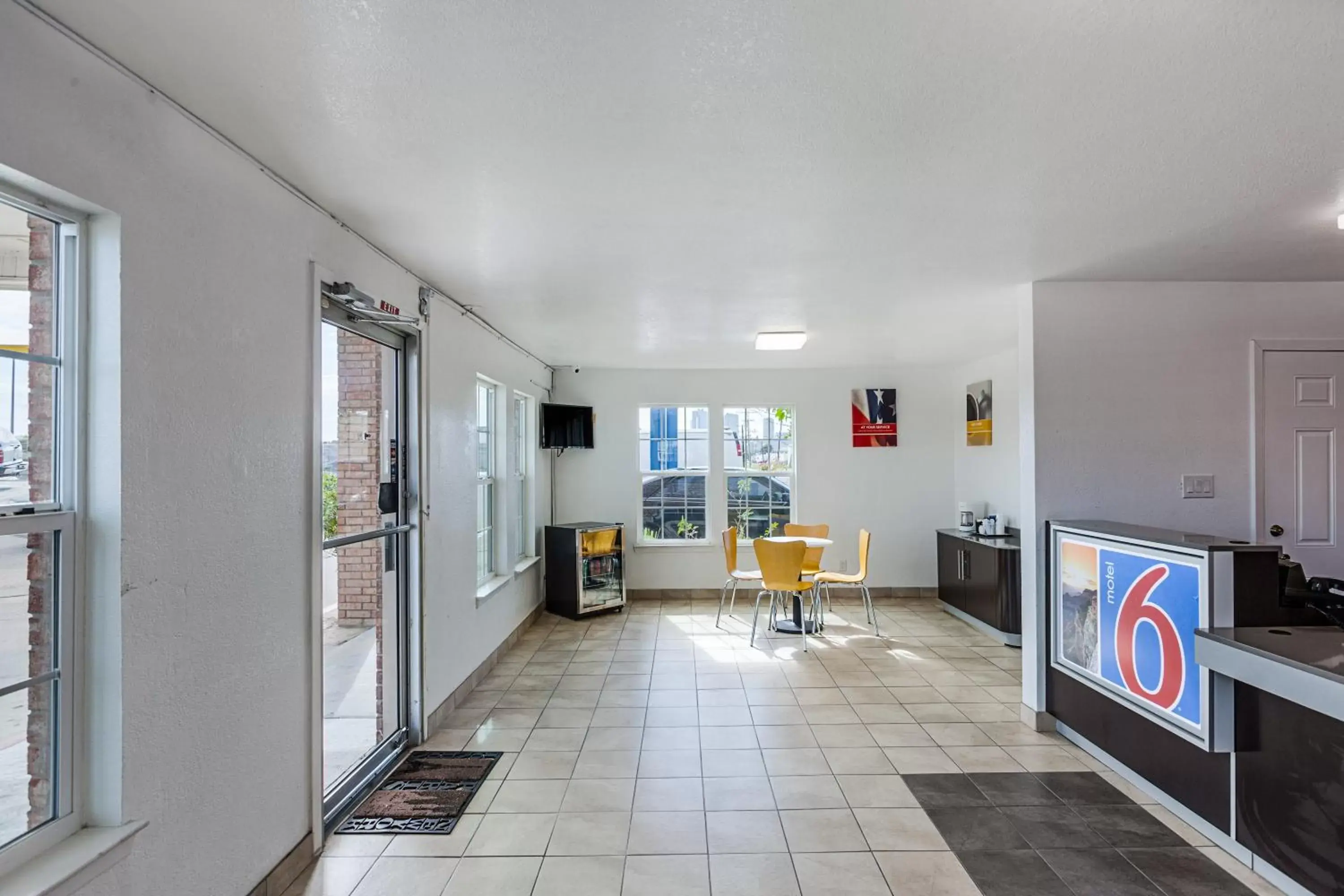 Lobby or reception in Motel 6-Fort Worth, TX - Convention Center