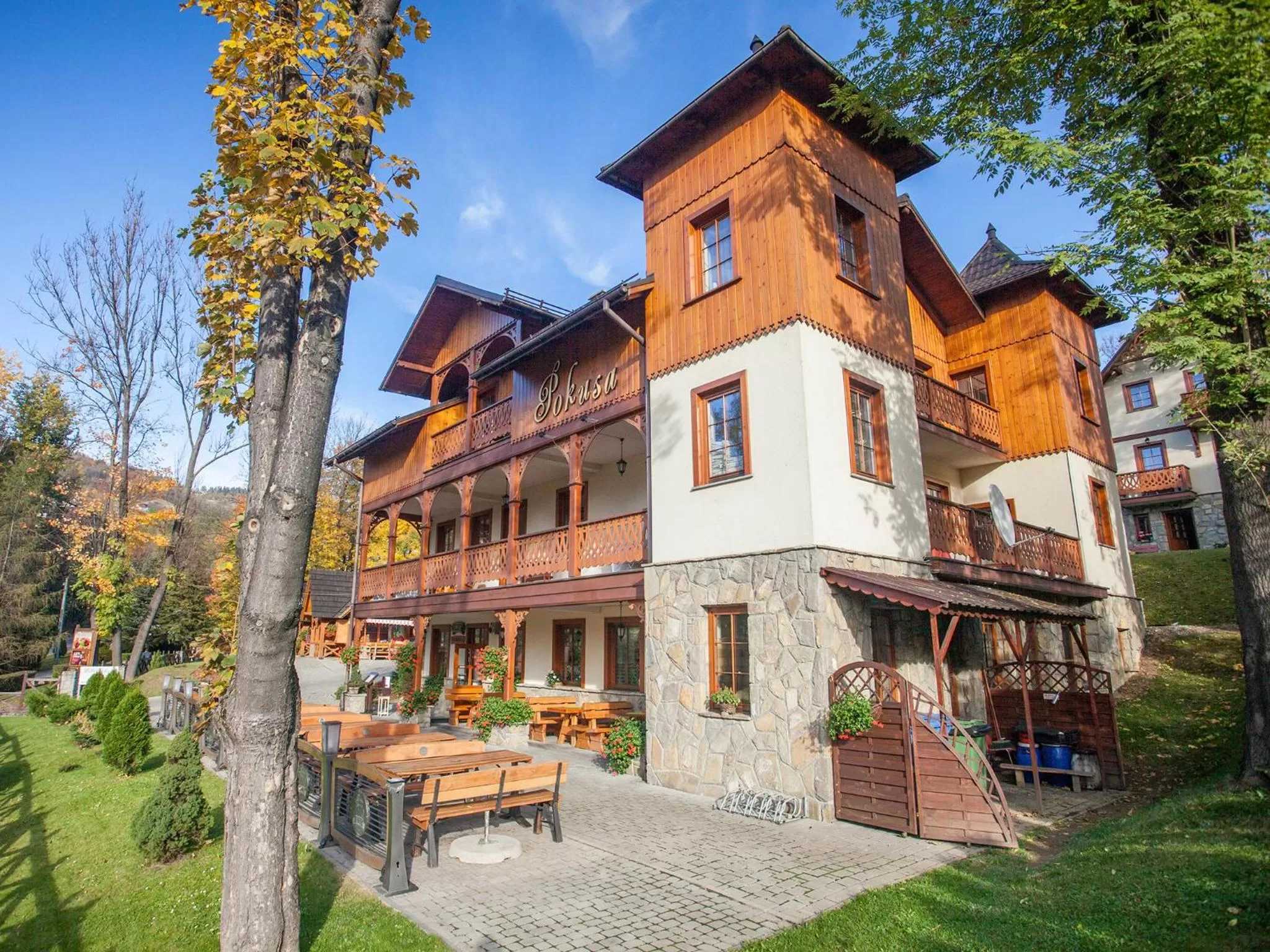 Property building in Willa Pokusa