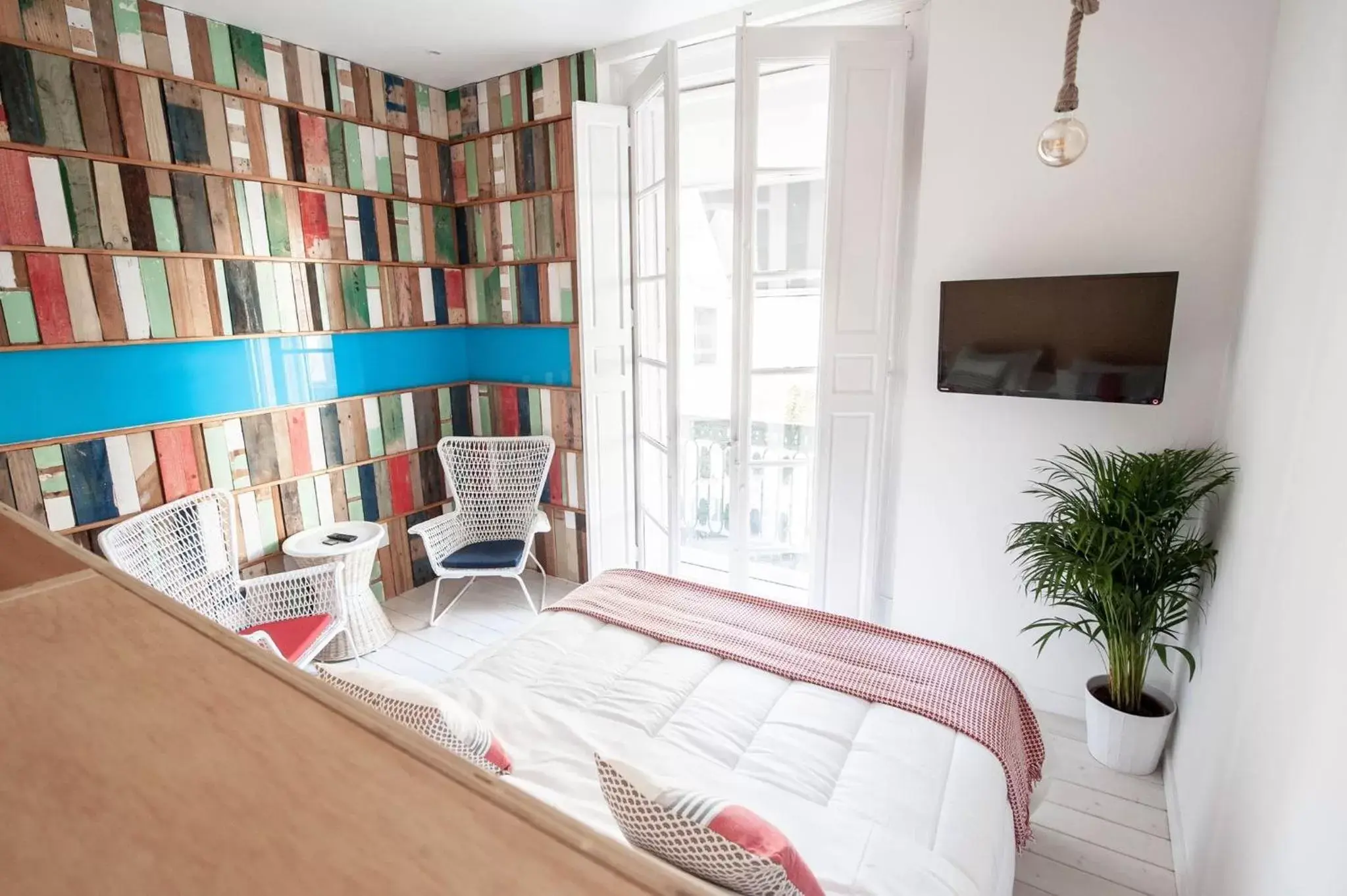TV and multimedia, Bed in Urban Suite Santander