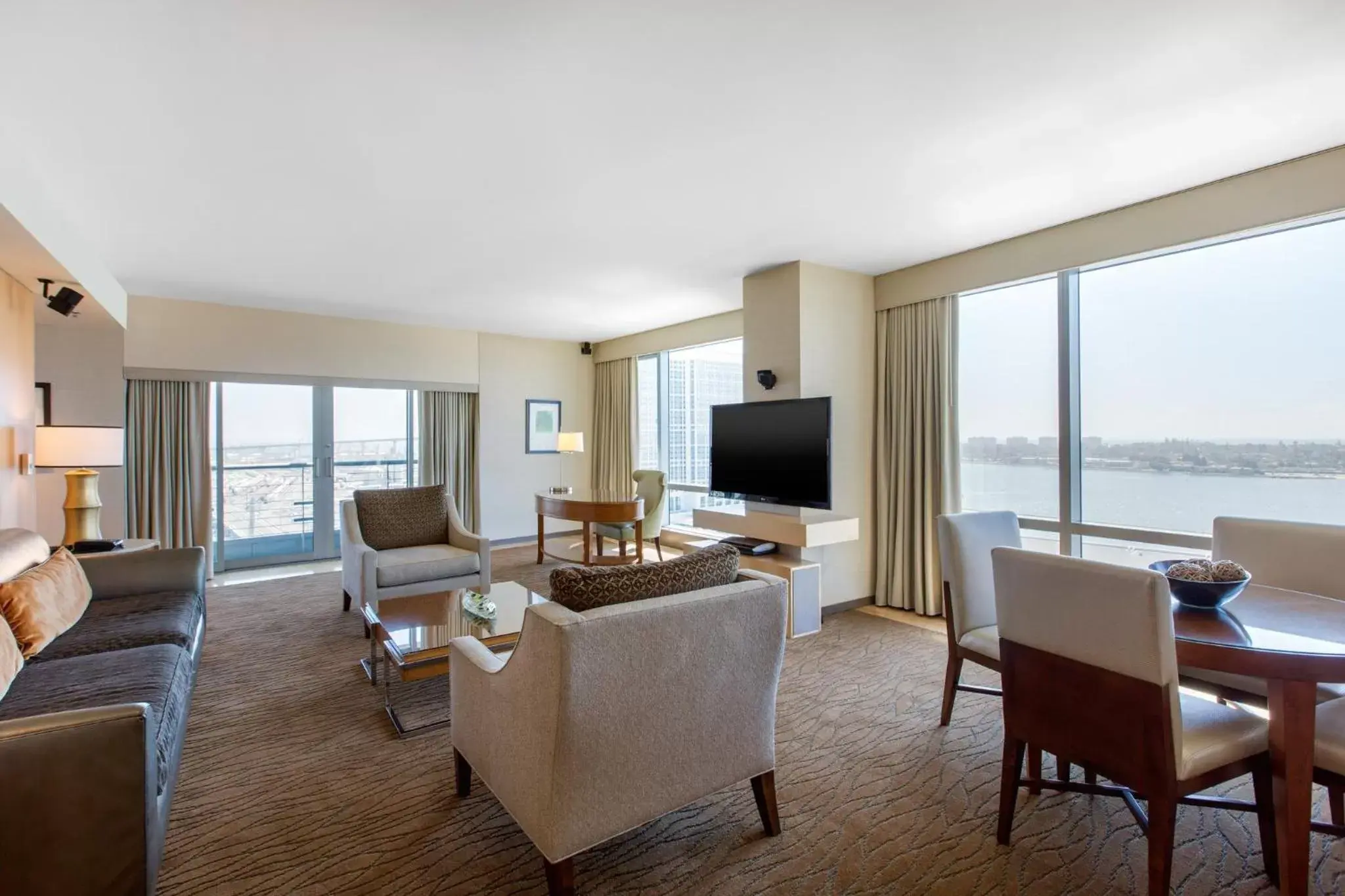 Photo of the whole room, Seating Area in Omni San Diego Hotel