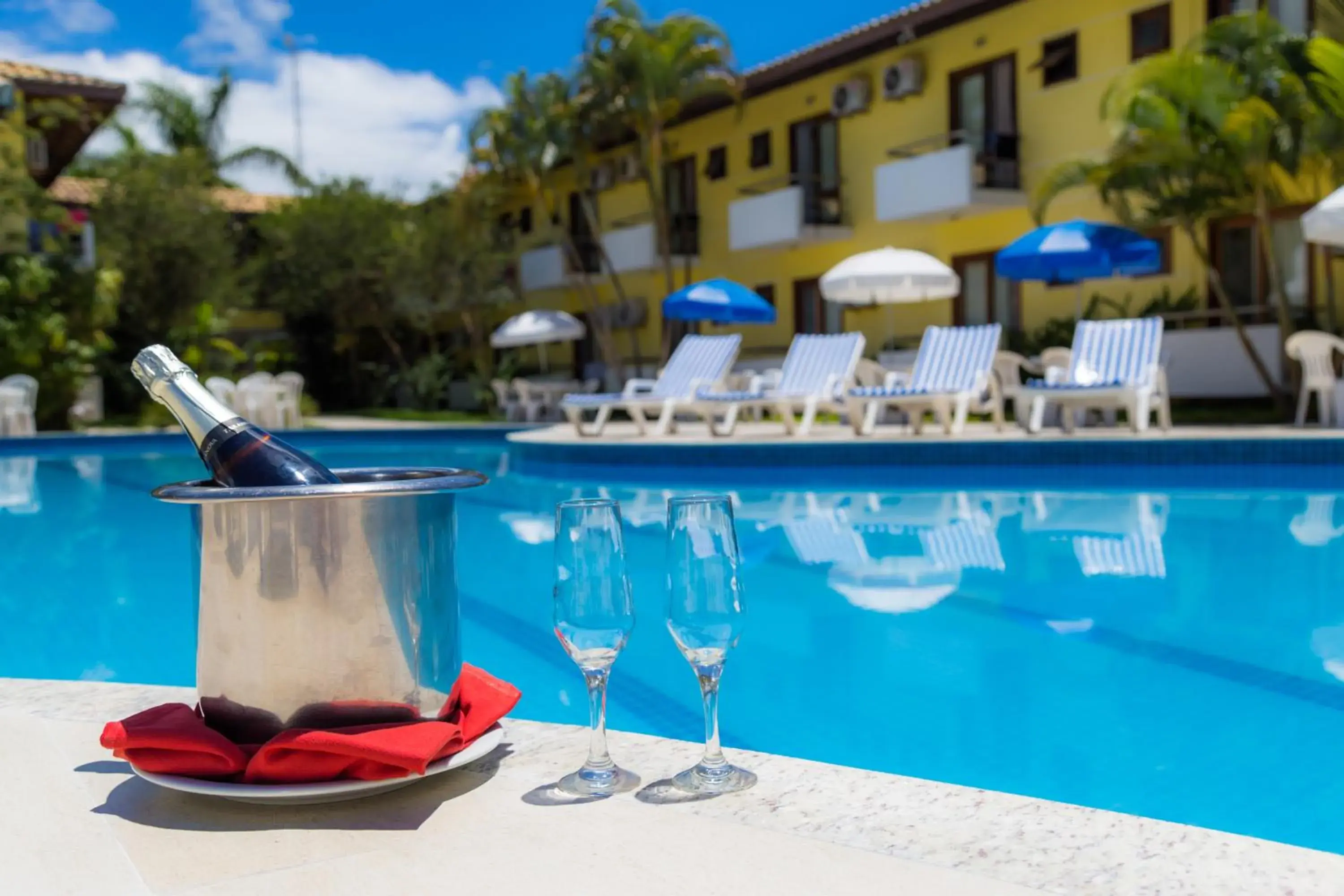 Alcoholic drinks, Swimming Pool in Sunshine Praia Hotel