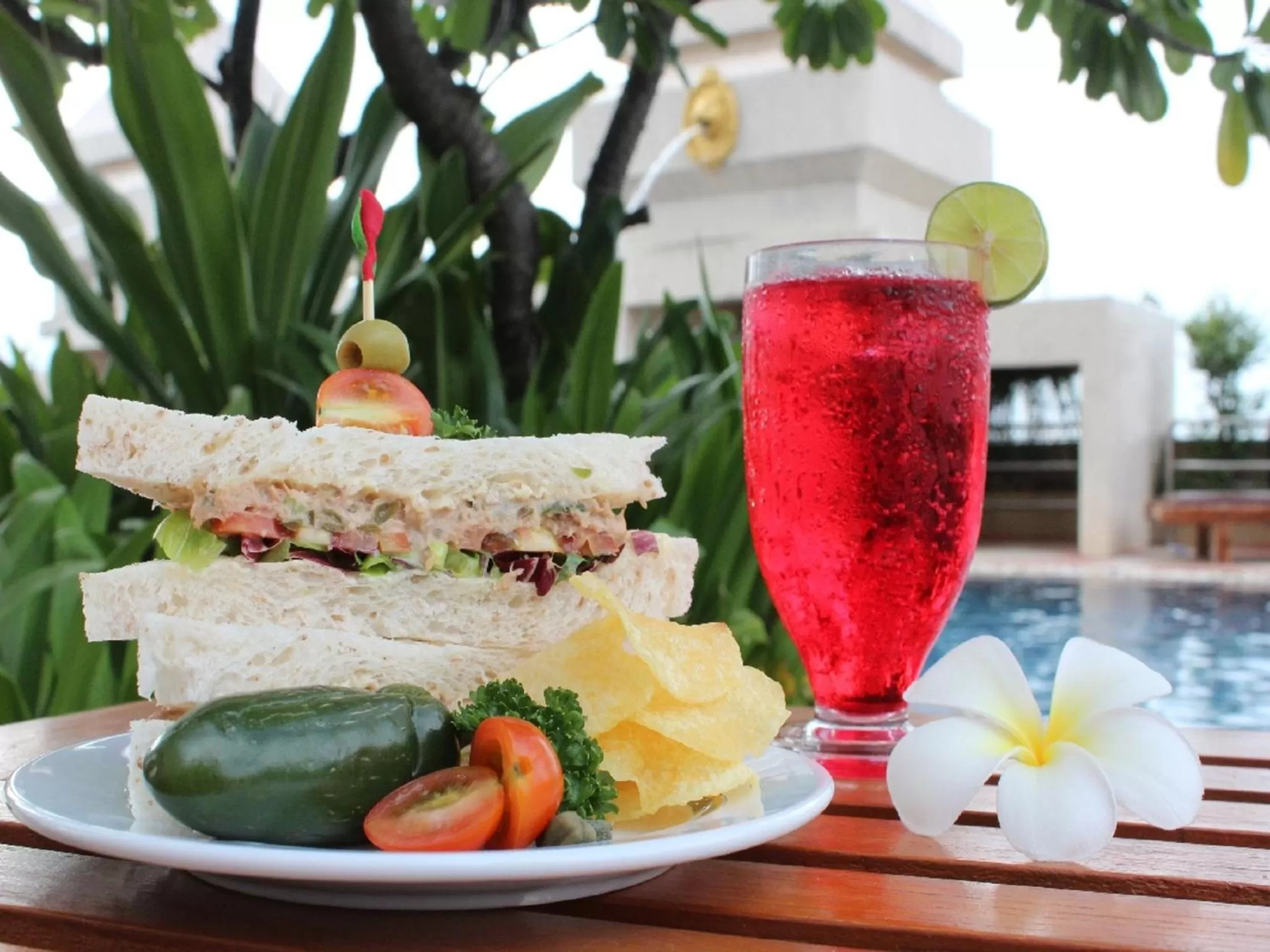 Swimming pool in Duangtawan Hotel Chiang Mai