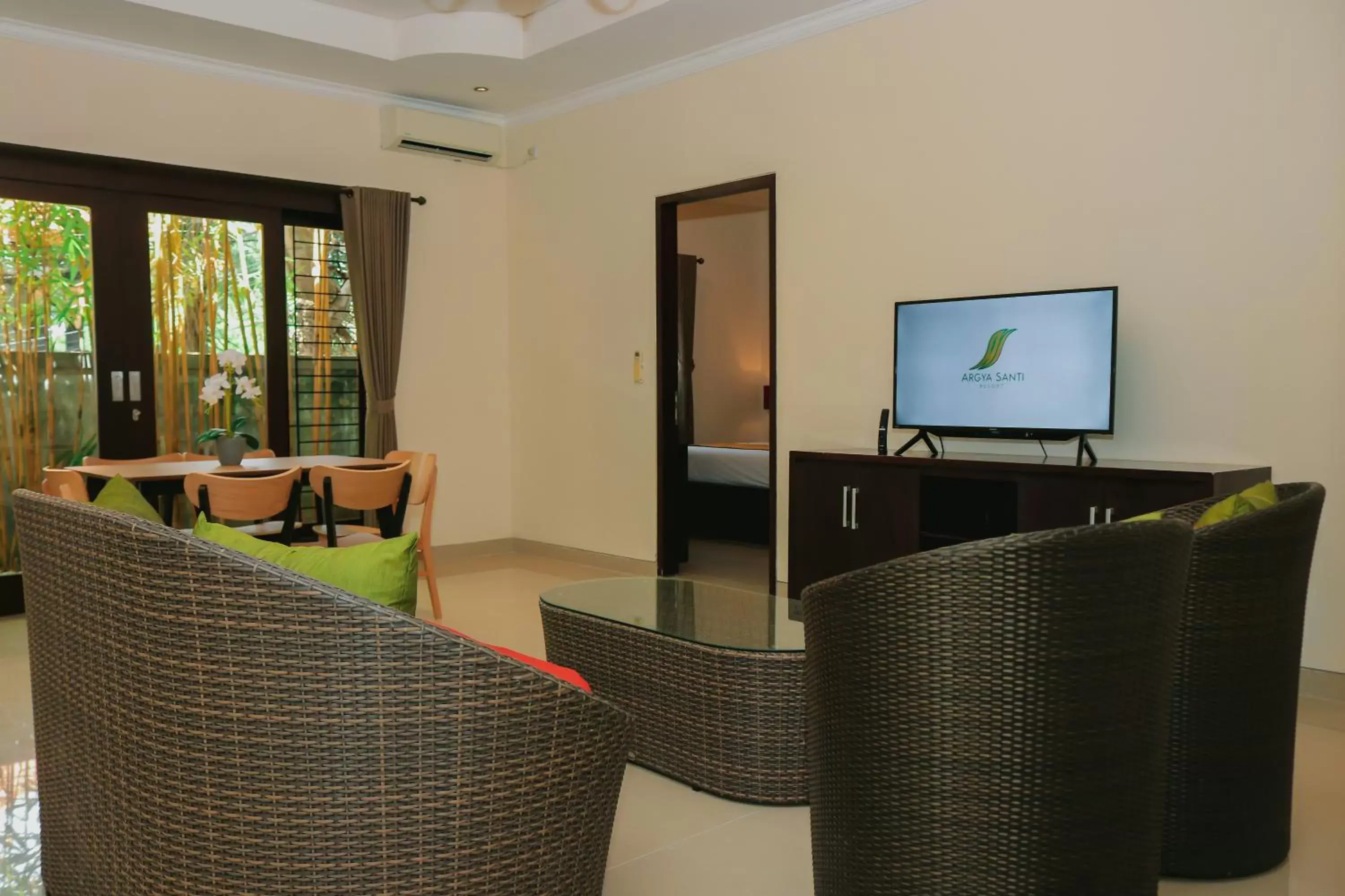 Dining area, TV/Entertainment Center in Argya Santi Resort