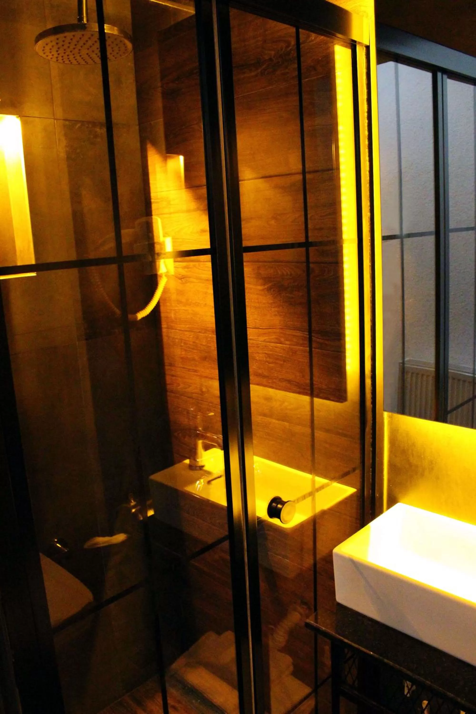 Shower in Istanbul Fair Hotel