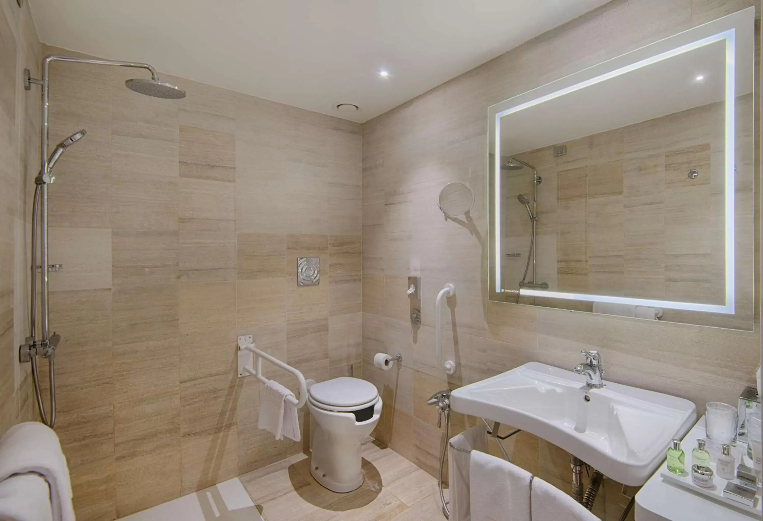 Shower, Bathroom in NH Collection Porta Nuova