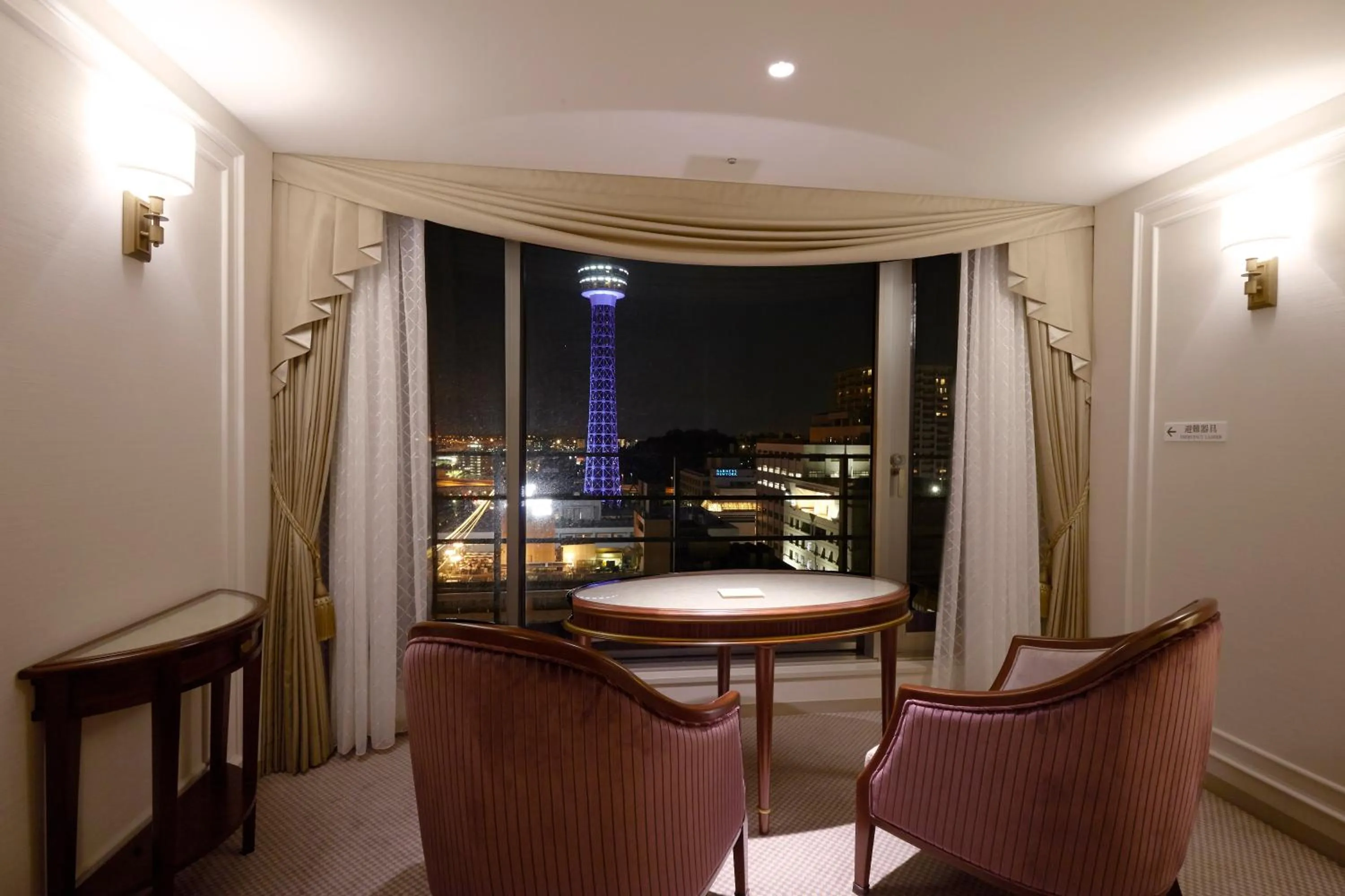 Photo of the whole room in Hotel New Grand