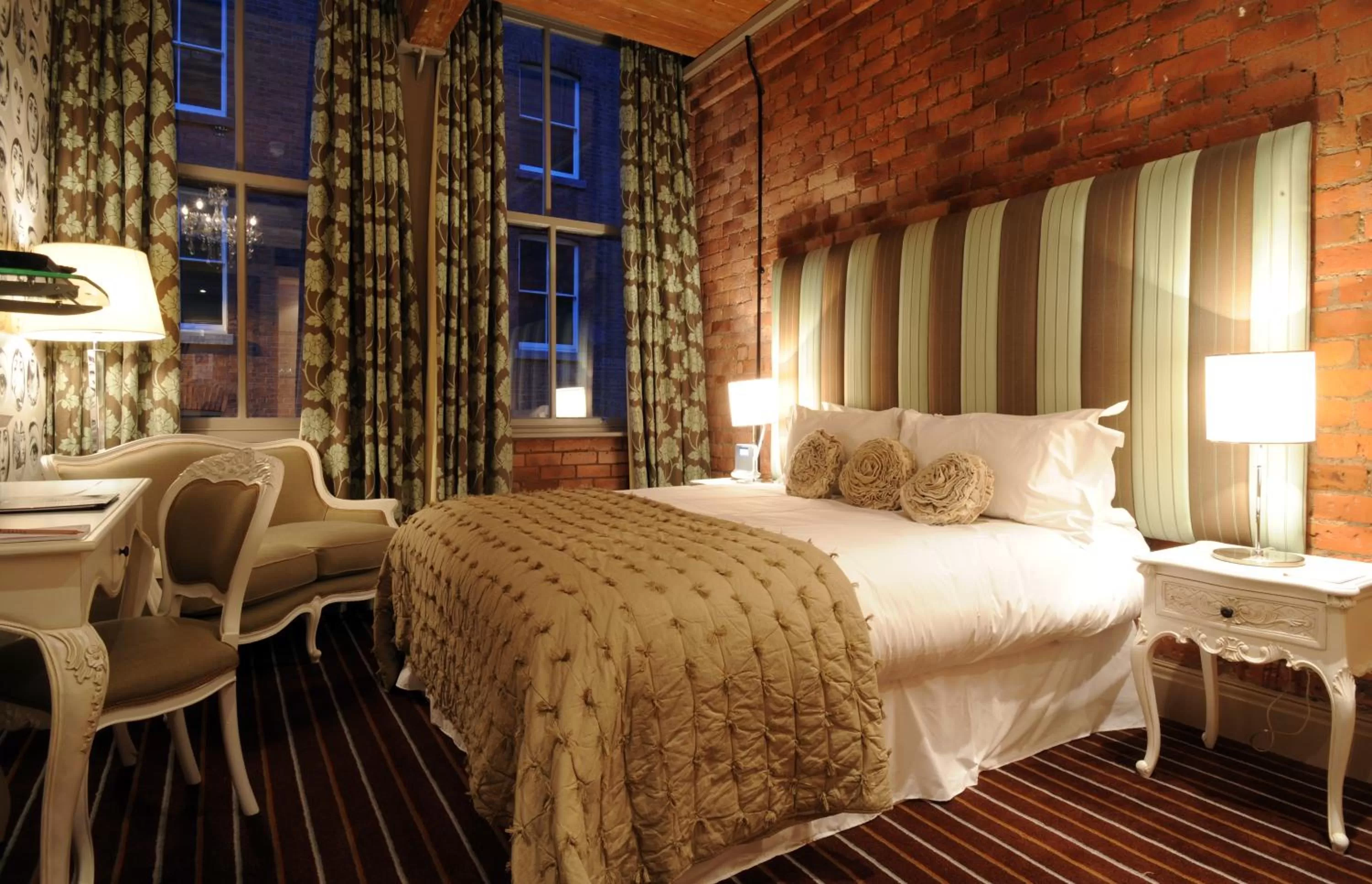 Bedroom, Bed in Velvet Hotel Manchester, WorldHotels Crafted
