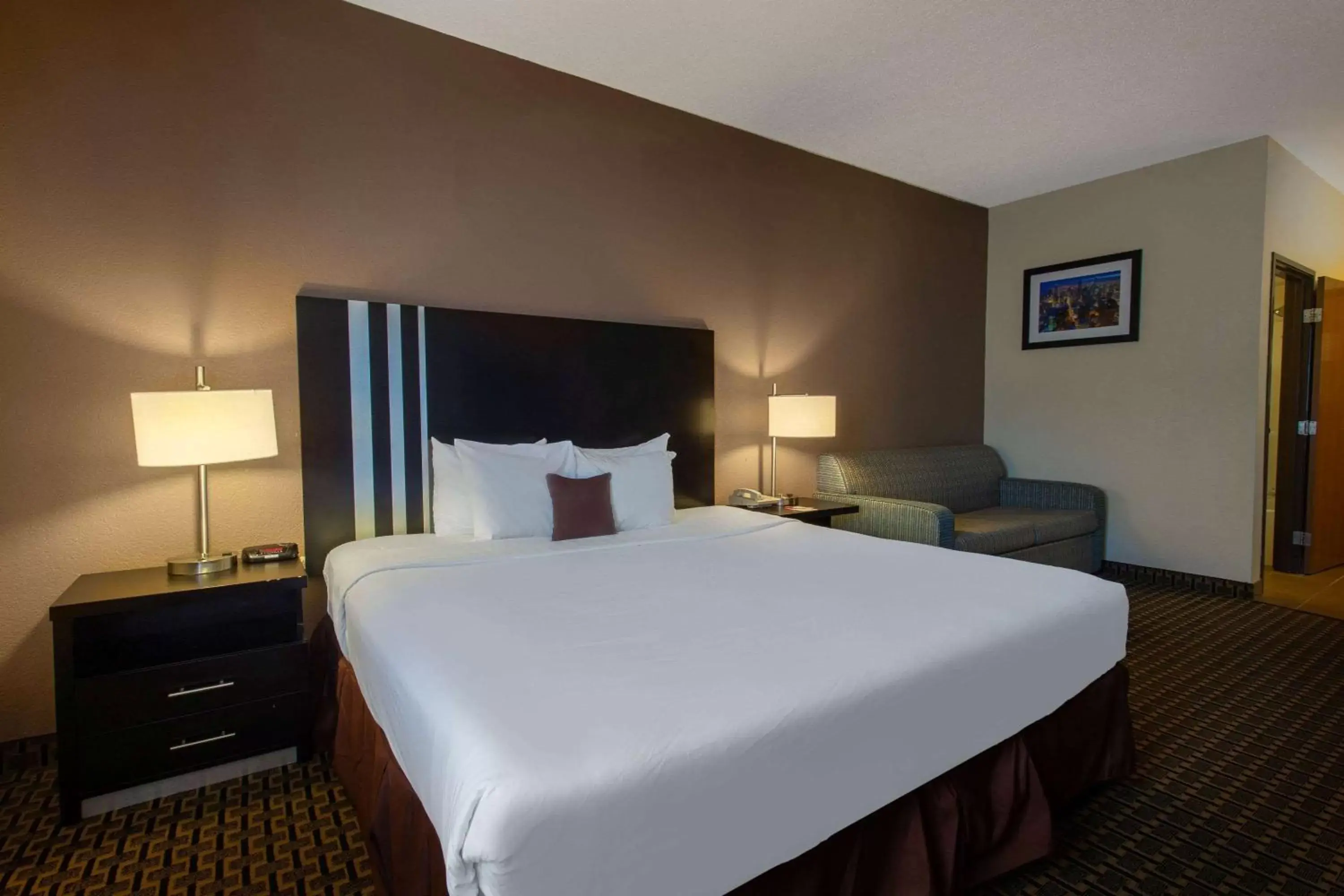 Photo of the whole room, Bed in Ramada by Wyndham Glendale Heights/Lombard