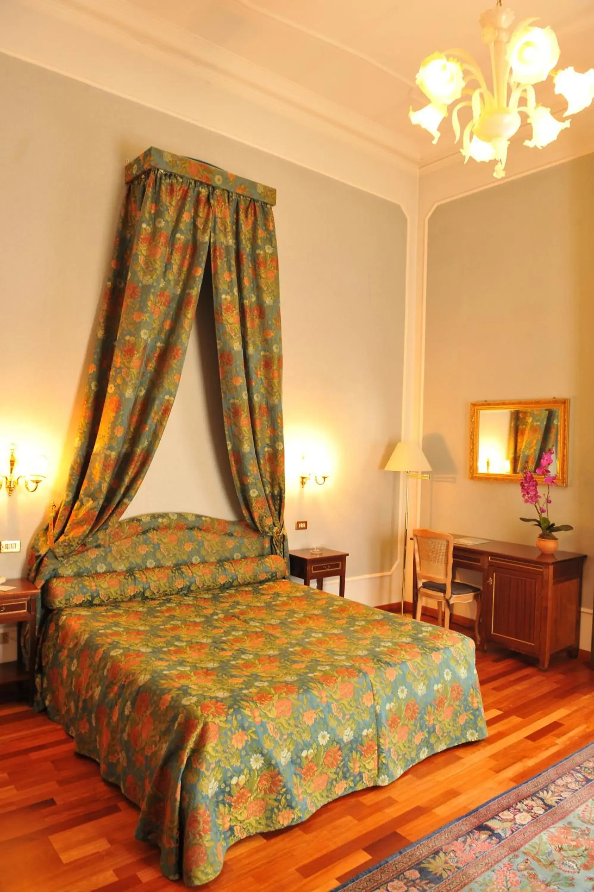 Photo of the whole room, Bed in Grande Albergo Quattro Stagioni