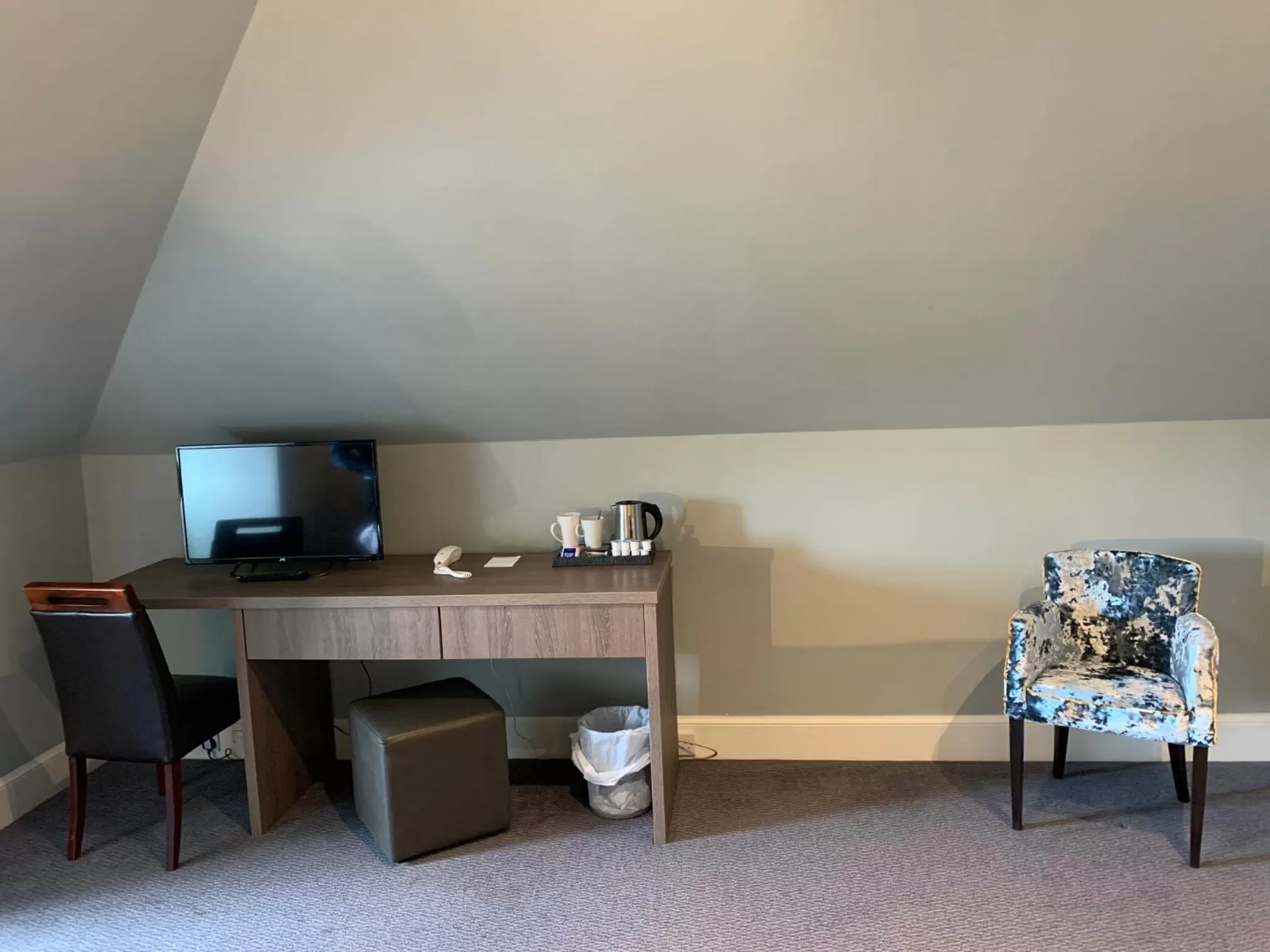 TV and multimedia in The Royal Hotel Elgin