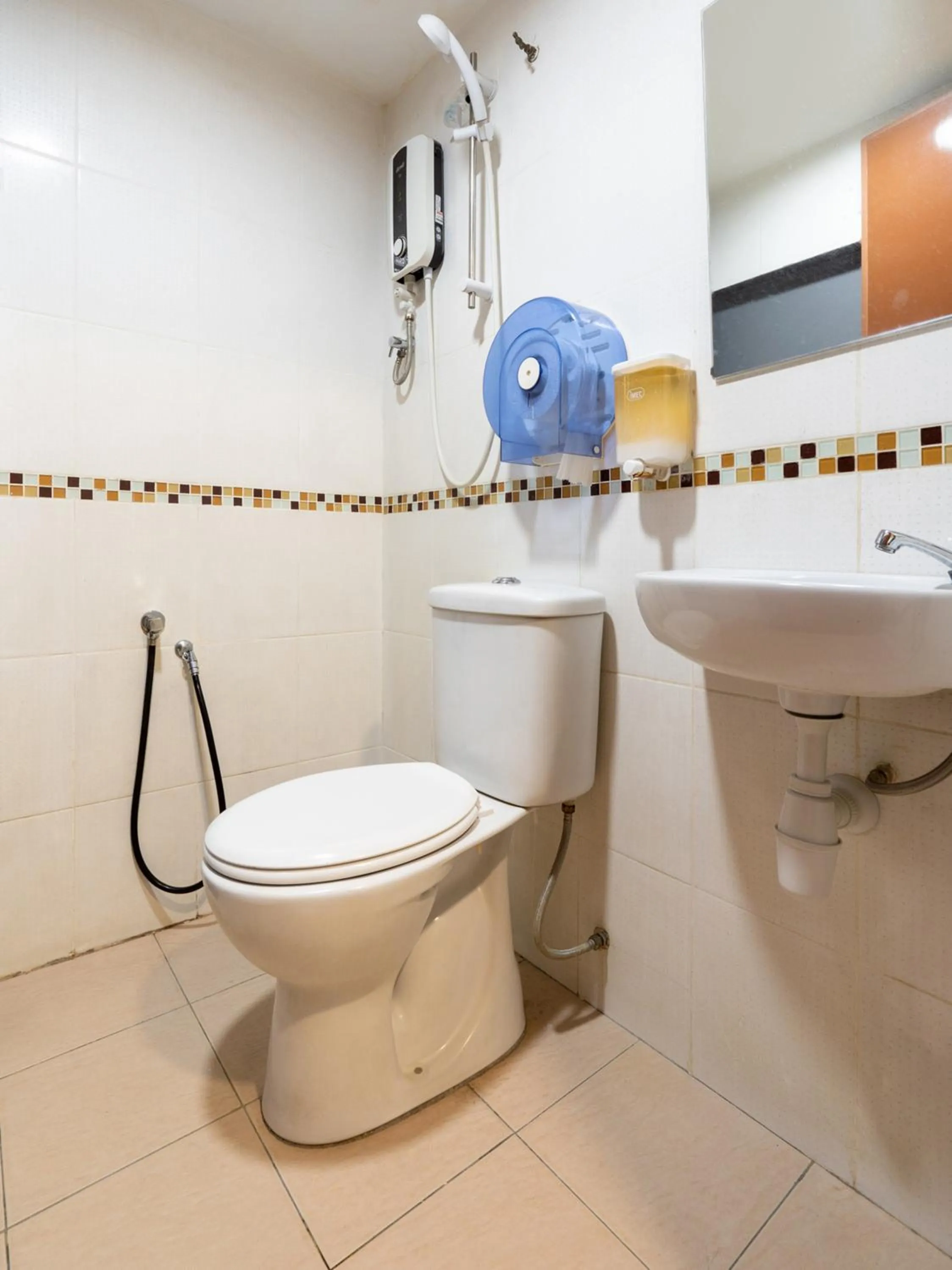 Bathroom in OYO 89717 Budget Star Hotel