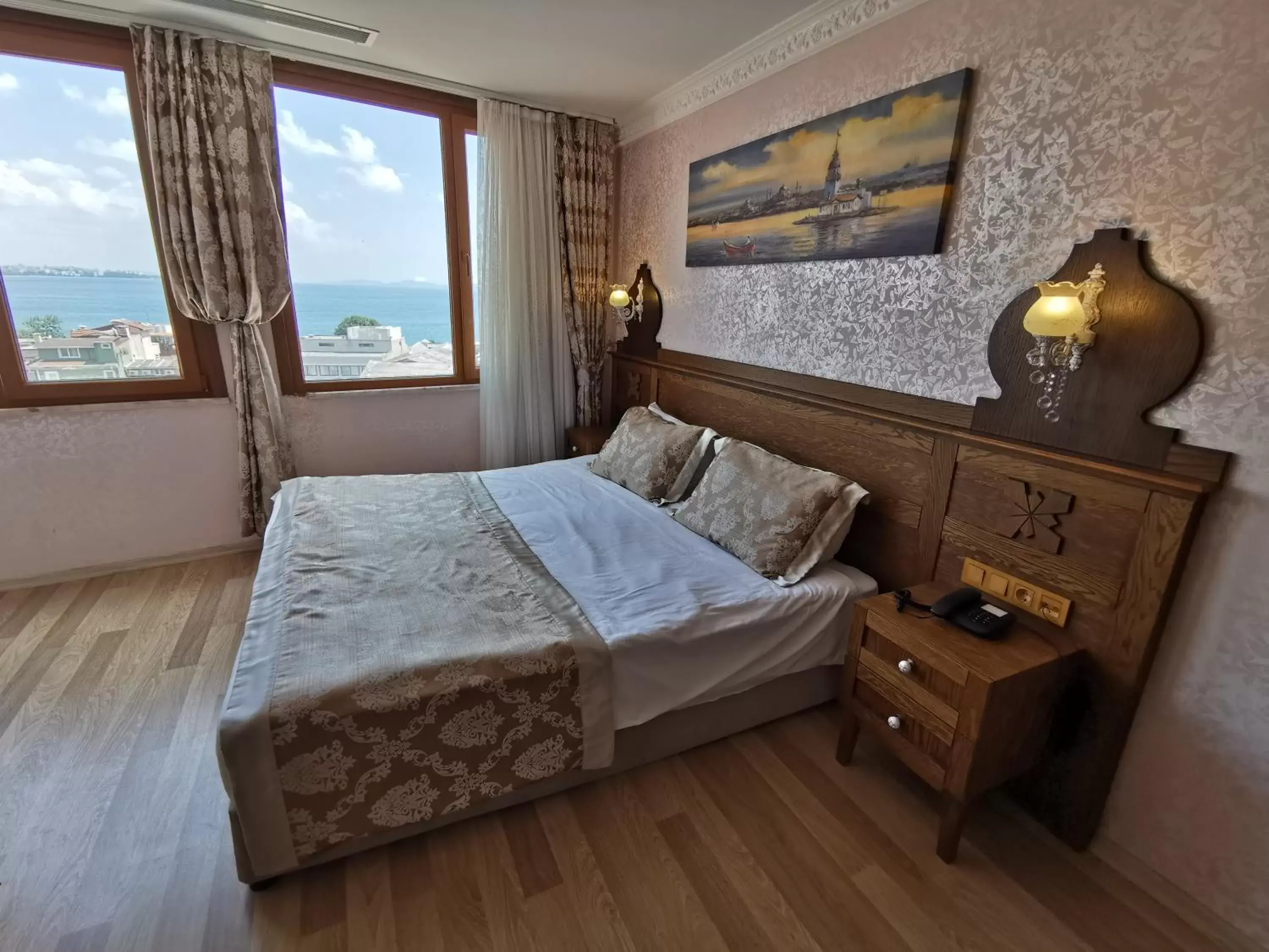 Sea view, Bed in Perapolis Hotel