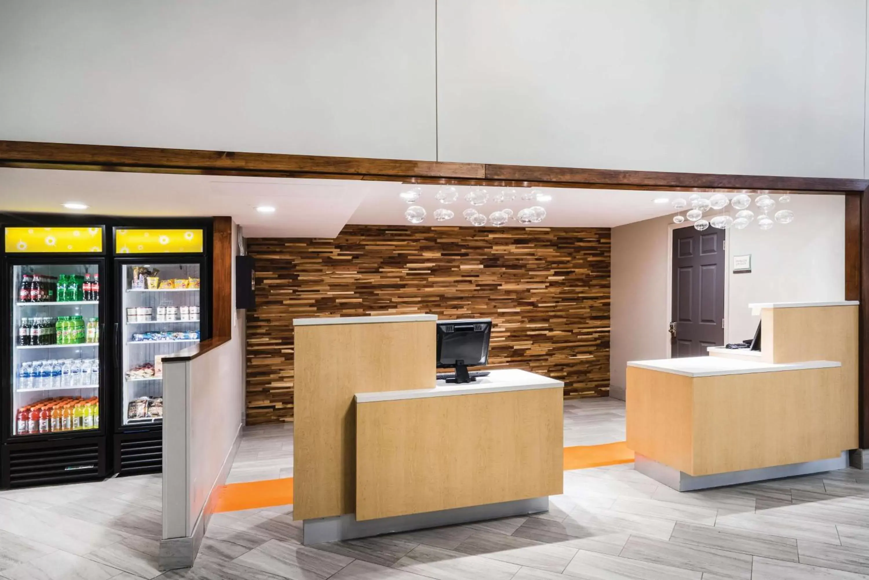 Lobby or reception in La Quinta by Wyndham Chattanooga-Hamilton Place Lobby or reception in La Quinta by Wyndham Chattanooga-Hamilton Place