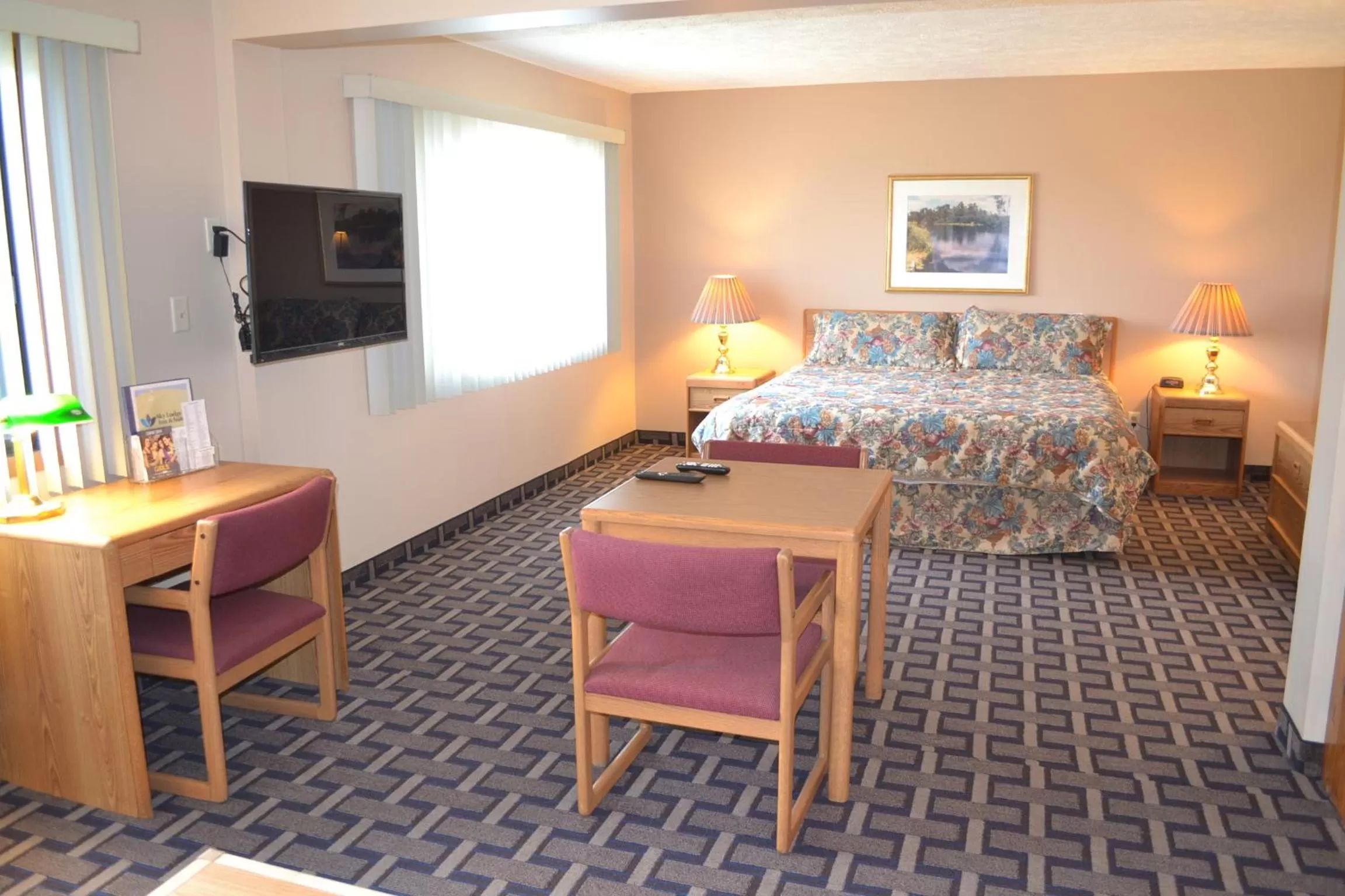 Photo of the whole room, Bed in Sky Lodge Inn & Suites - Delavan