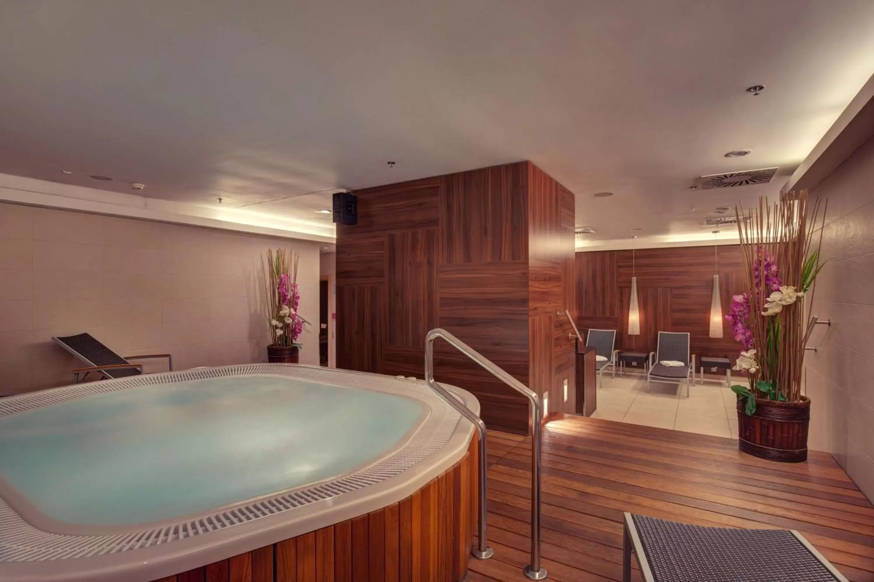 Spa and wellness centre/facilities, Swimming Pool in DoubleTree By Hilton Košice