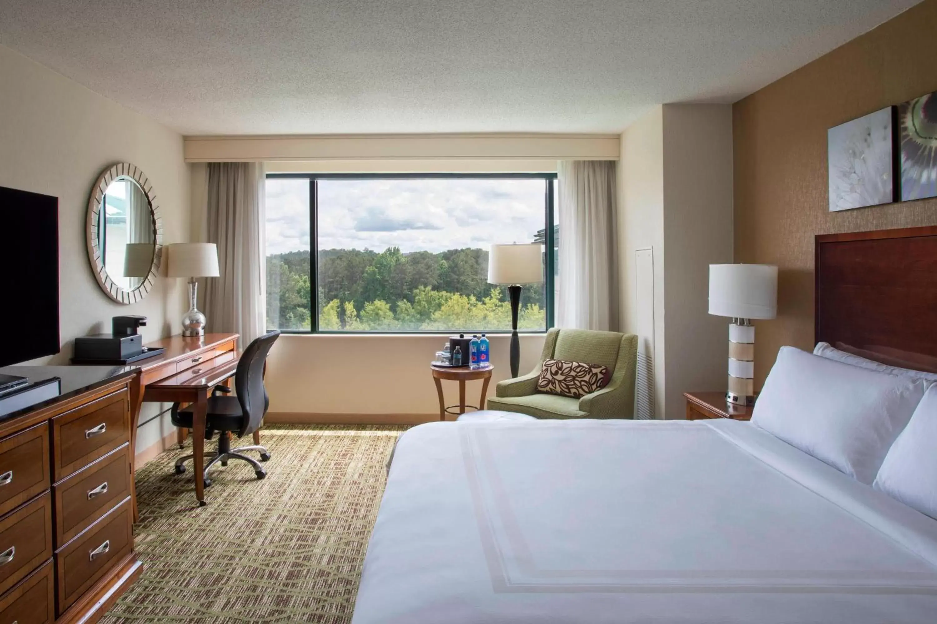 King Room with Roll-in Shower - Mobility Accessible in Atlanta Marriott Alpharetta King Room with Roll-in Shower - Mobility Accessible in Atlanta Marriott Alpharetta