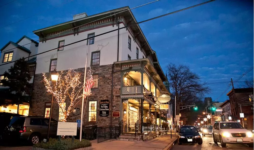 Facade/entrance in Lambertville House
