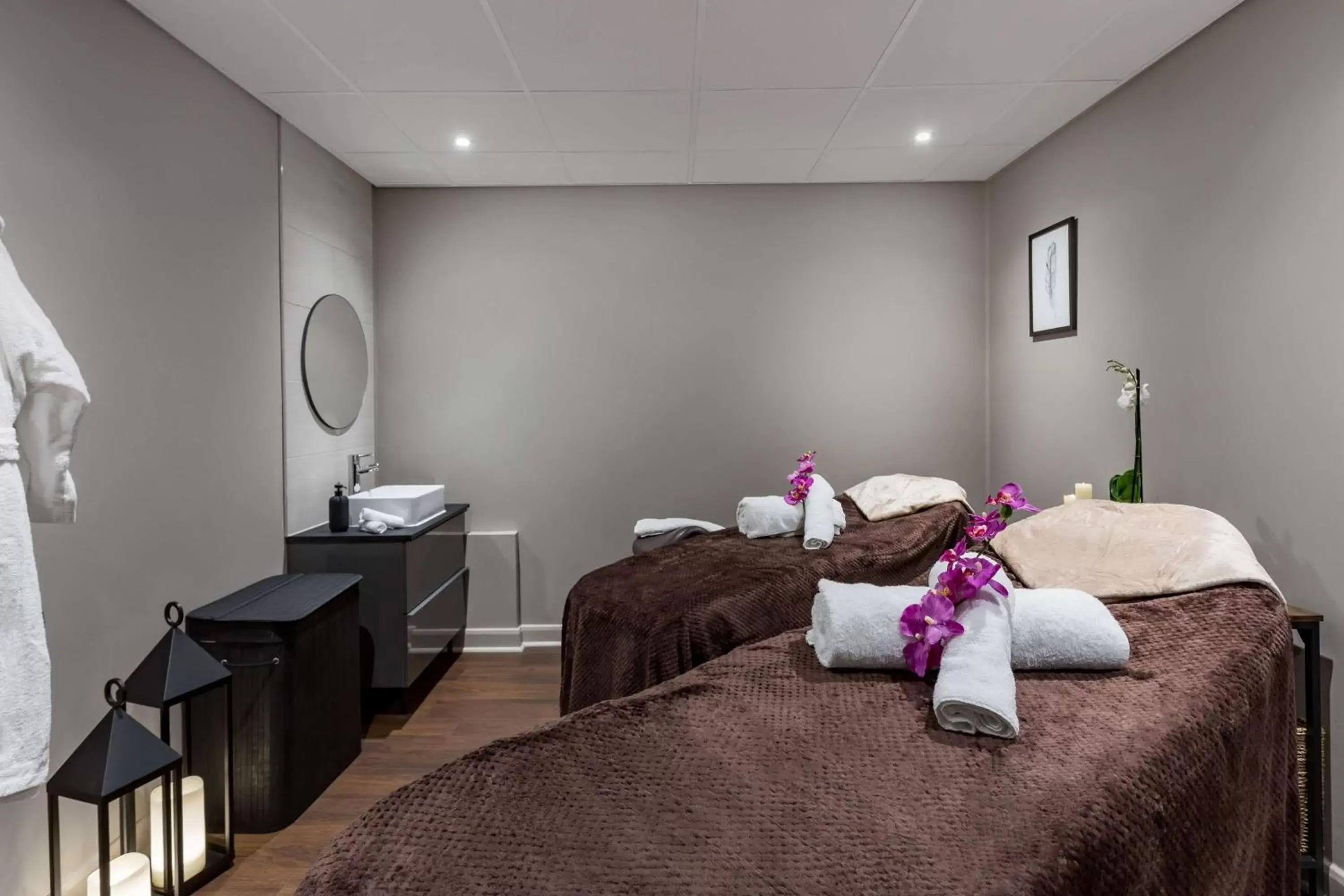 Spa and wellness centre/facilities, Bed in Radisson Blu Hotel London Stansted Airport