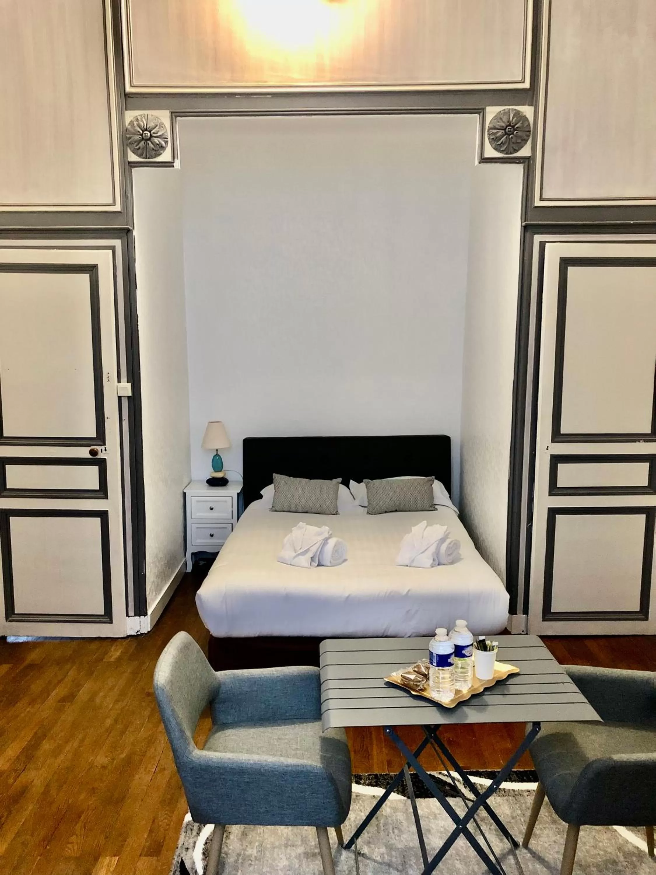 Bed in Hôtel Particulier CHÂTEAU DES MARAIS Proximité et vue sur le Lac de Grand lieu