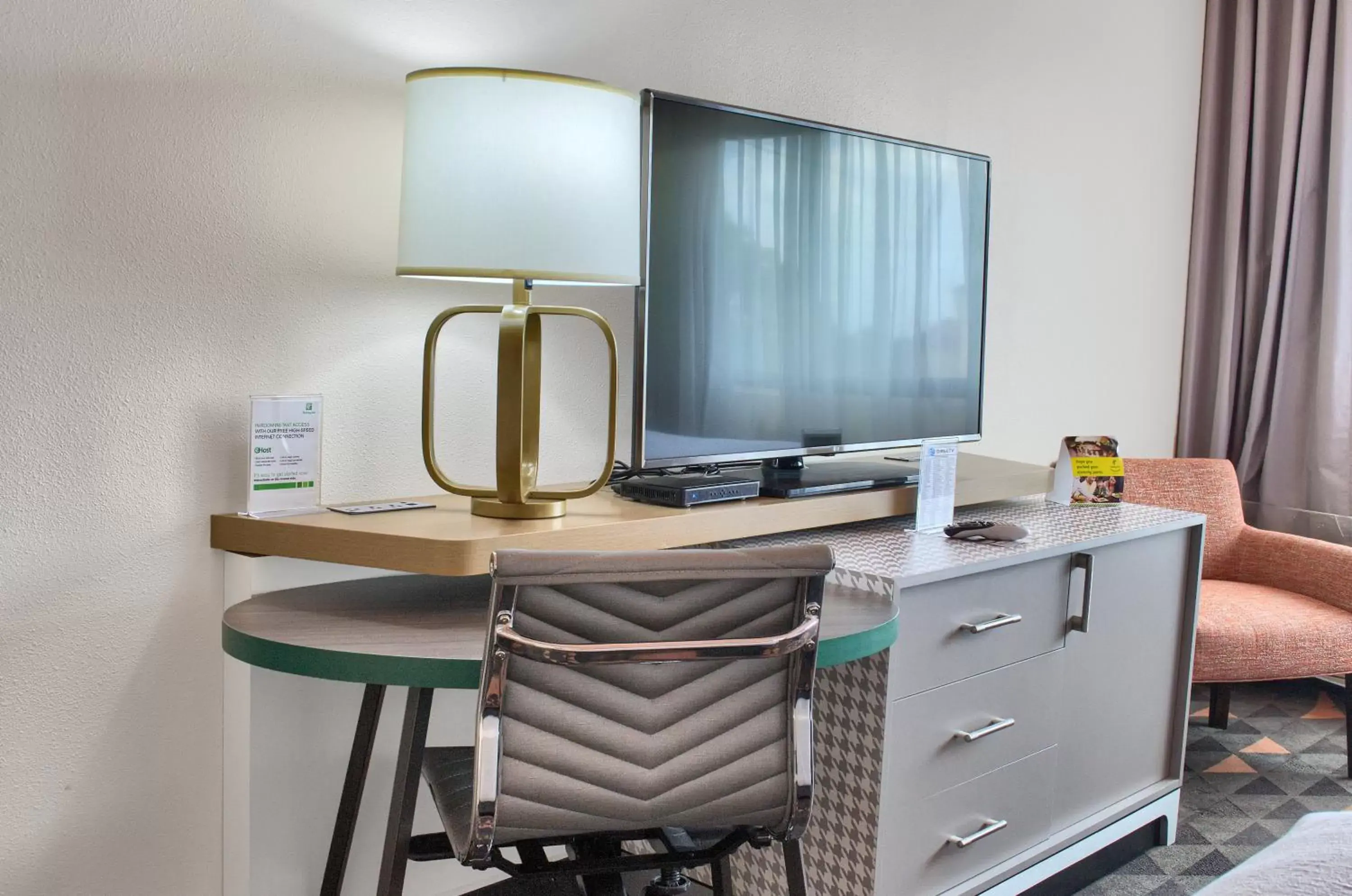 Photo of the whole room in Holiday Inn Mobile West I-10 by IHG Photo of the whole room in Holiday Inn Mobile West I-10 by IHG