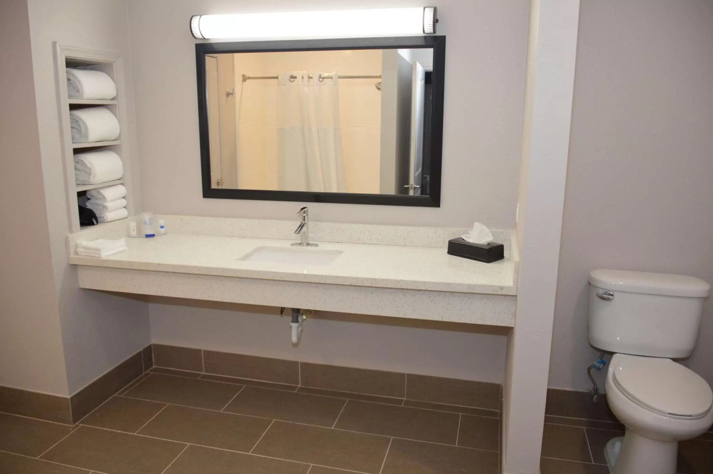 Bathroom in Best Western Plus Longview - University Hotel