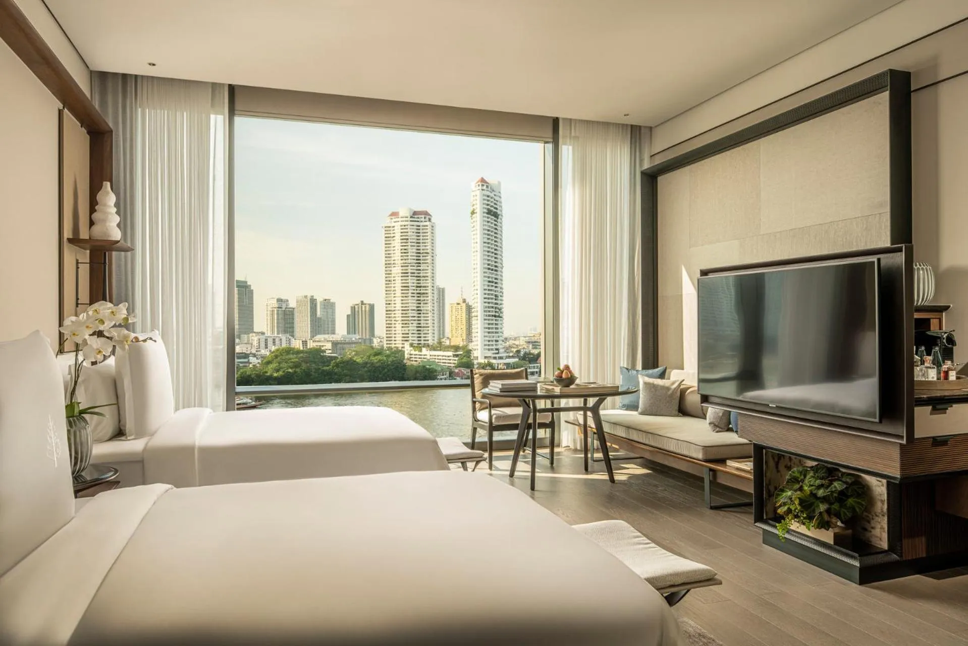 Bed in Four Seasons Hotel Bangkok at Chao Phraya River