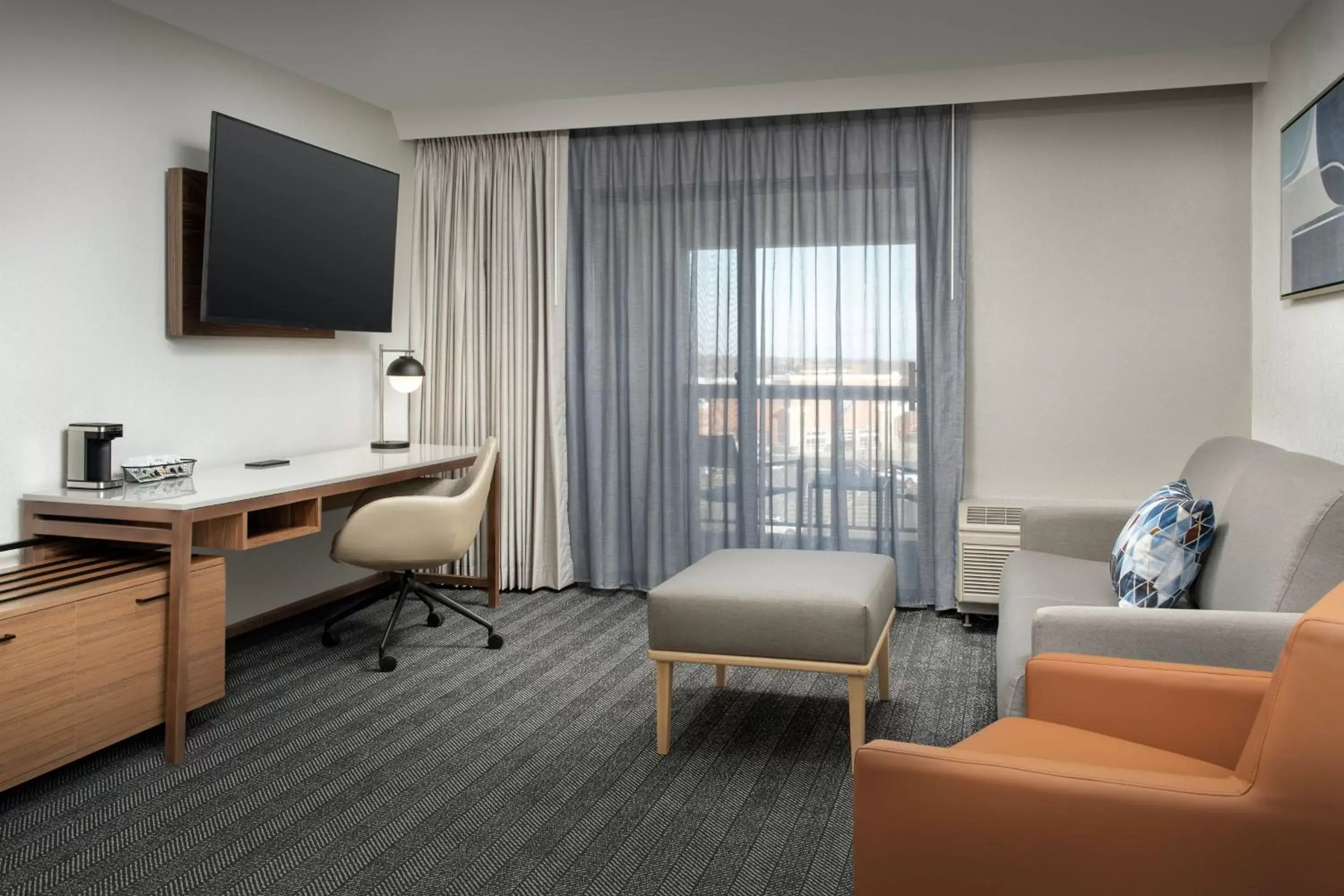 Photo of the whole room, TV/Entertainment Center in Courtyard by Marriott Dayton Beavercreek