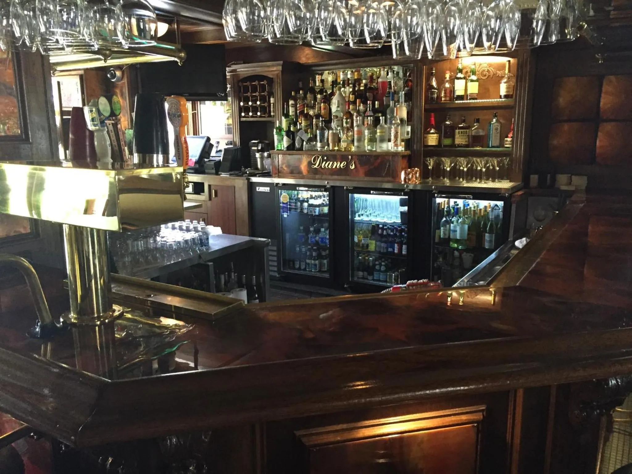 Lounge or bar in Saddleback Inn at Lake Arrowhead