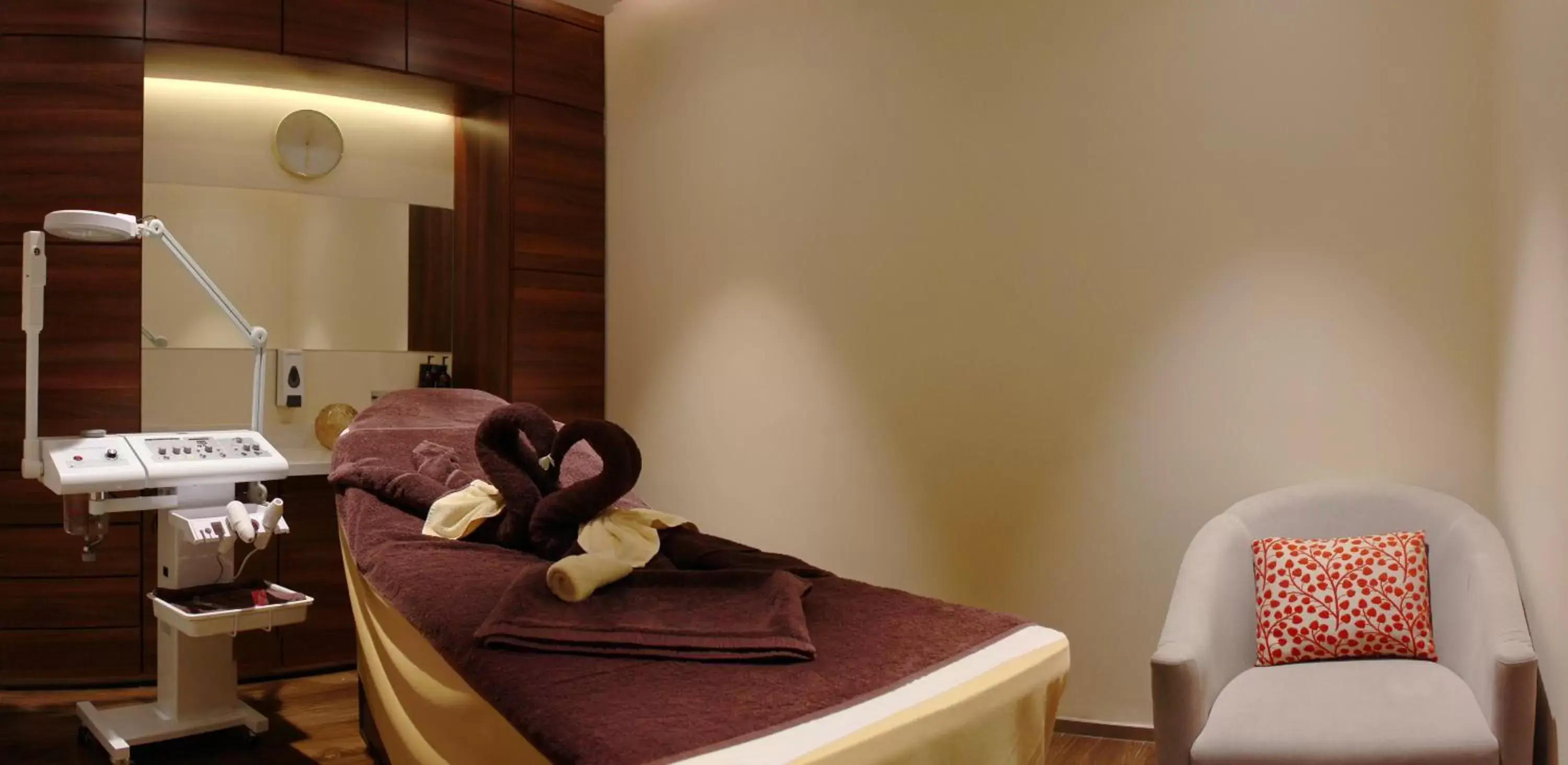 Massage in Hyatt Place Dubai Jumeirah