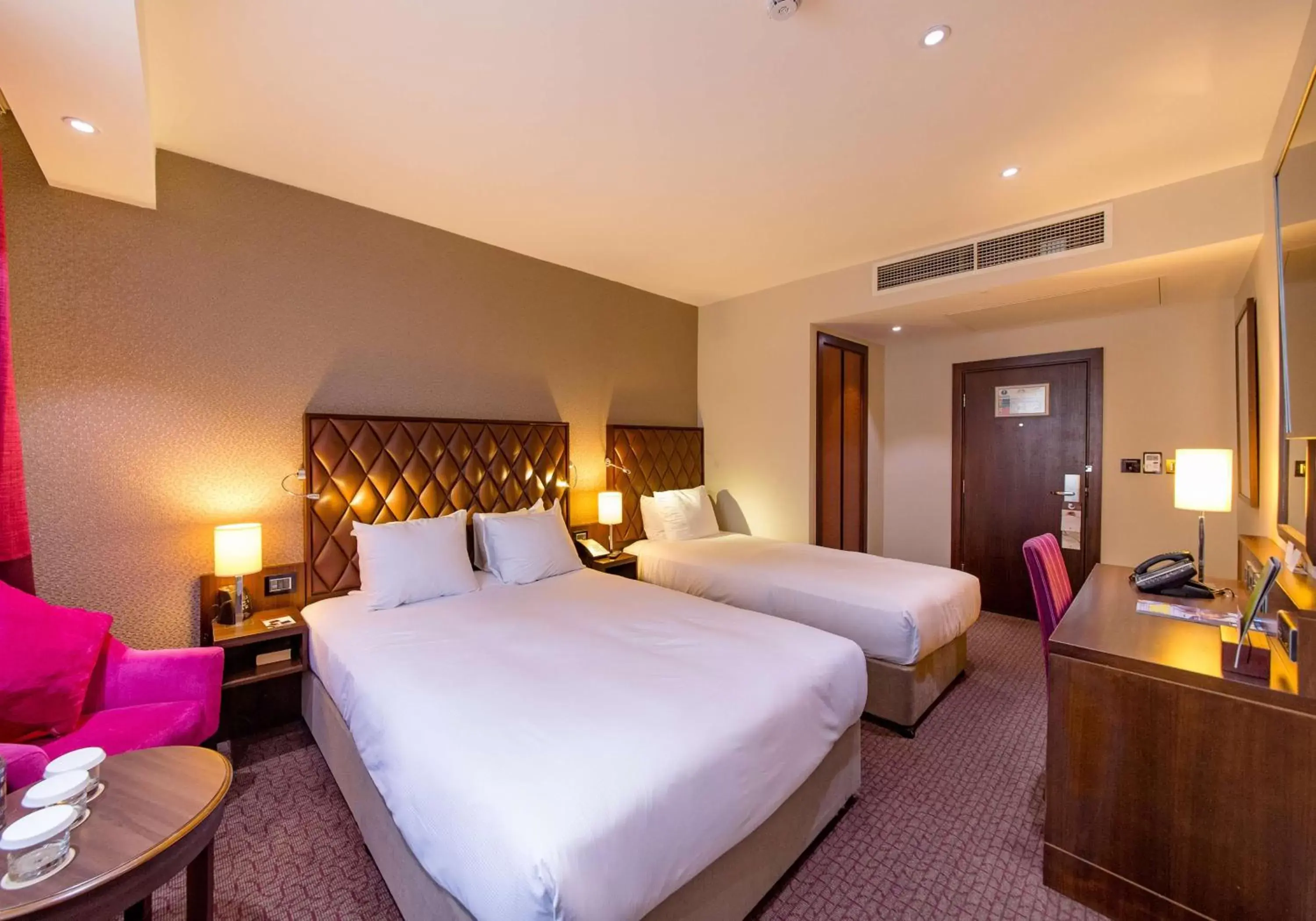 Bedroom, Bed in DoubleTree by Hilton Hotel London - Marble Arch