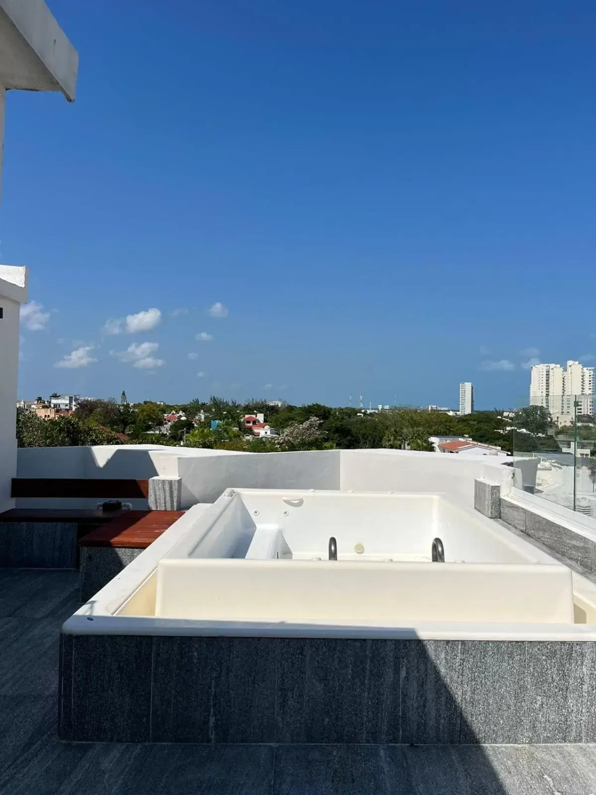 Swimming pool in Hotel Plaza Kokai Cancún