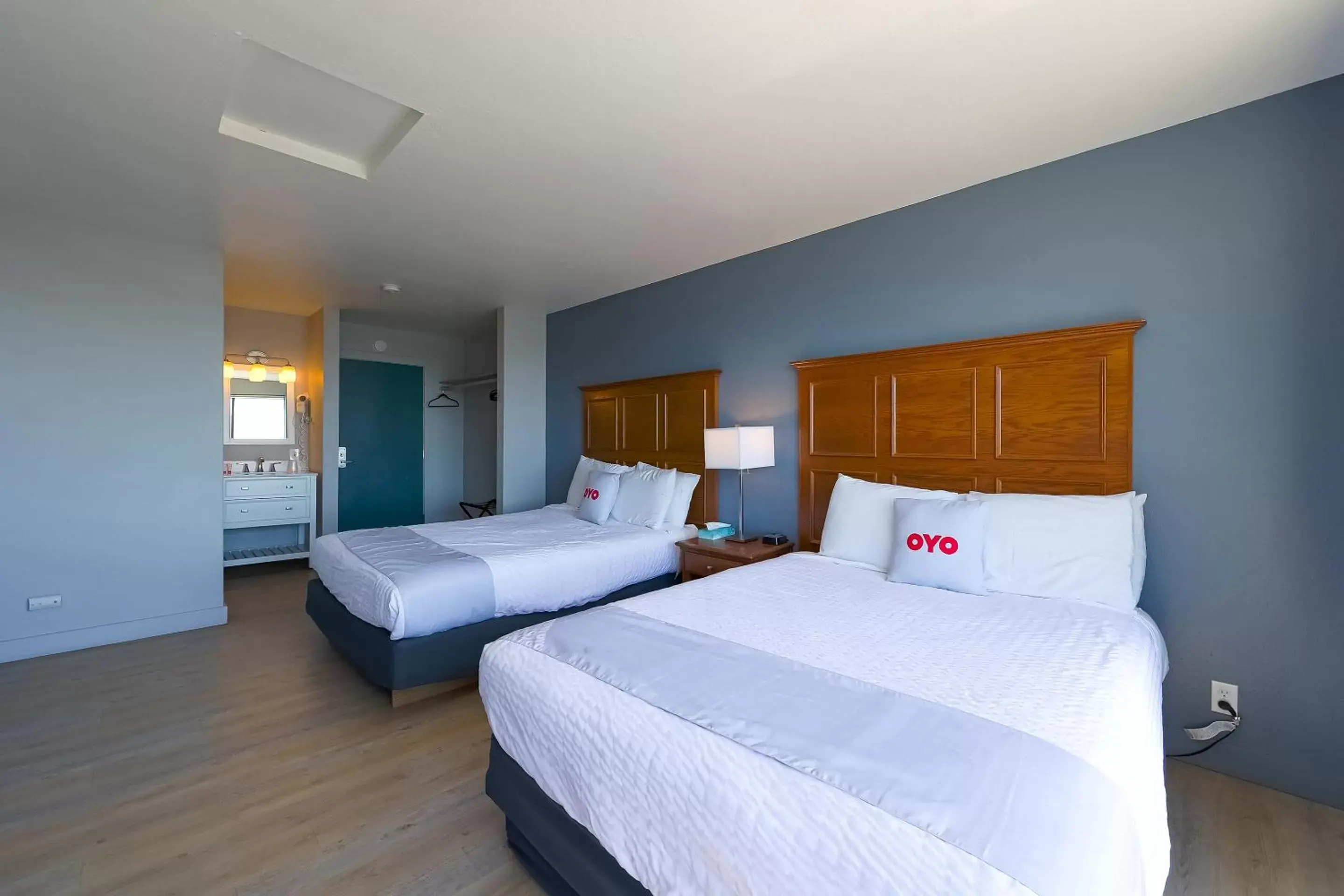 Bedroom in OYO Waves Hotel Newport OR - NYE Beach