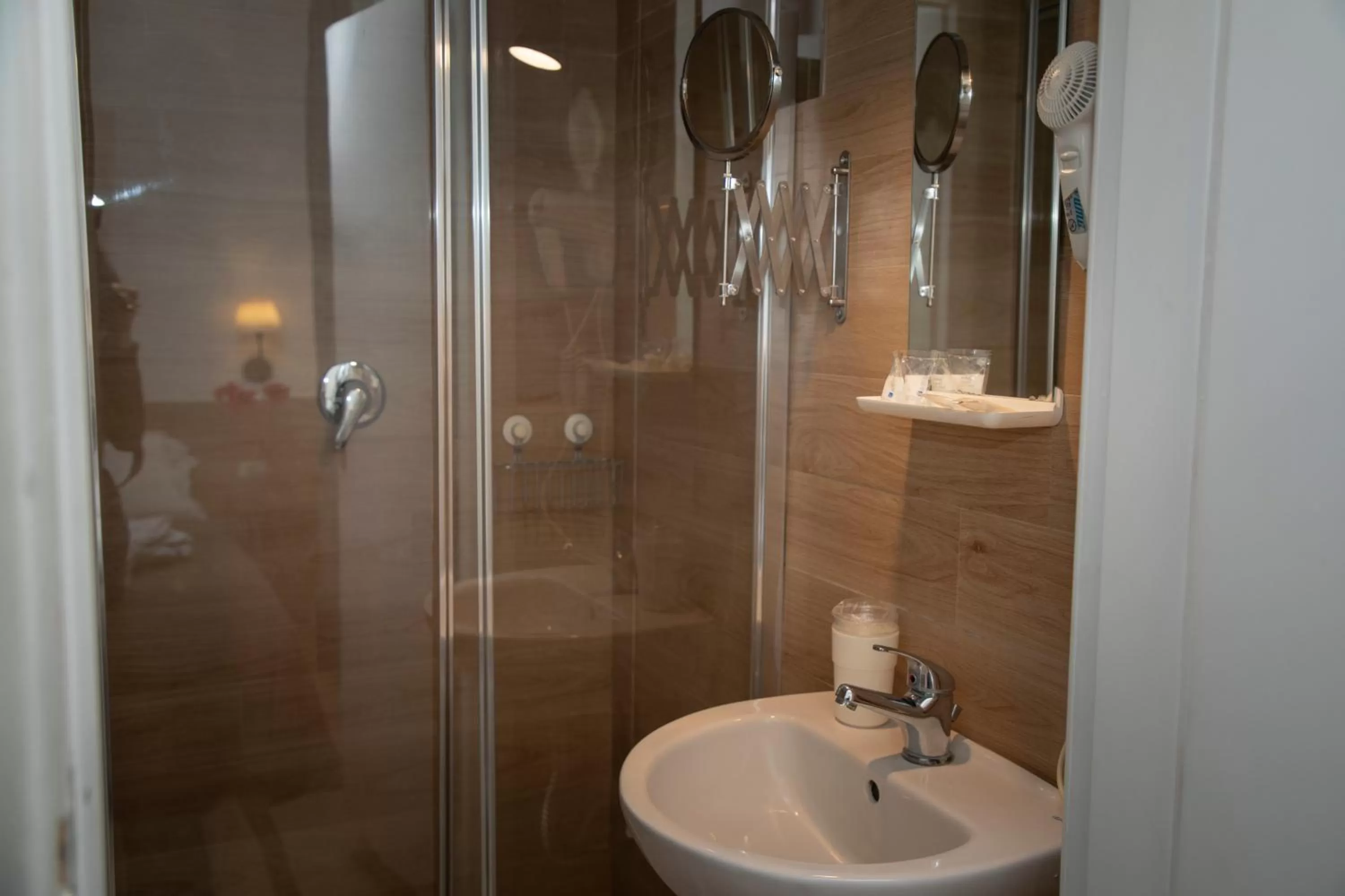 Shower in Ideal City Walk