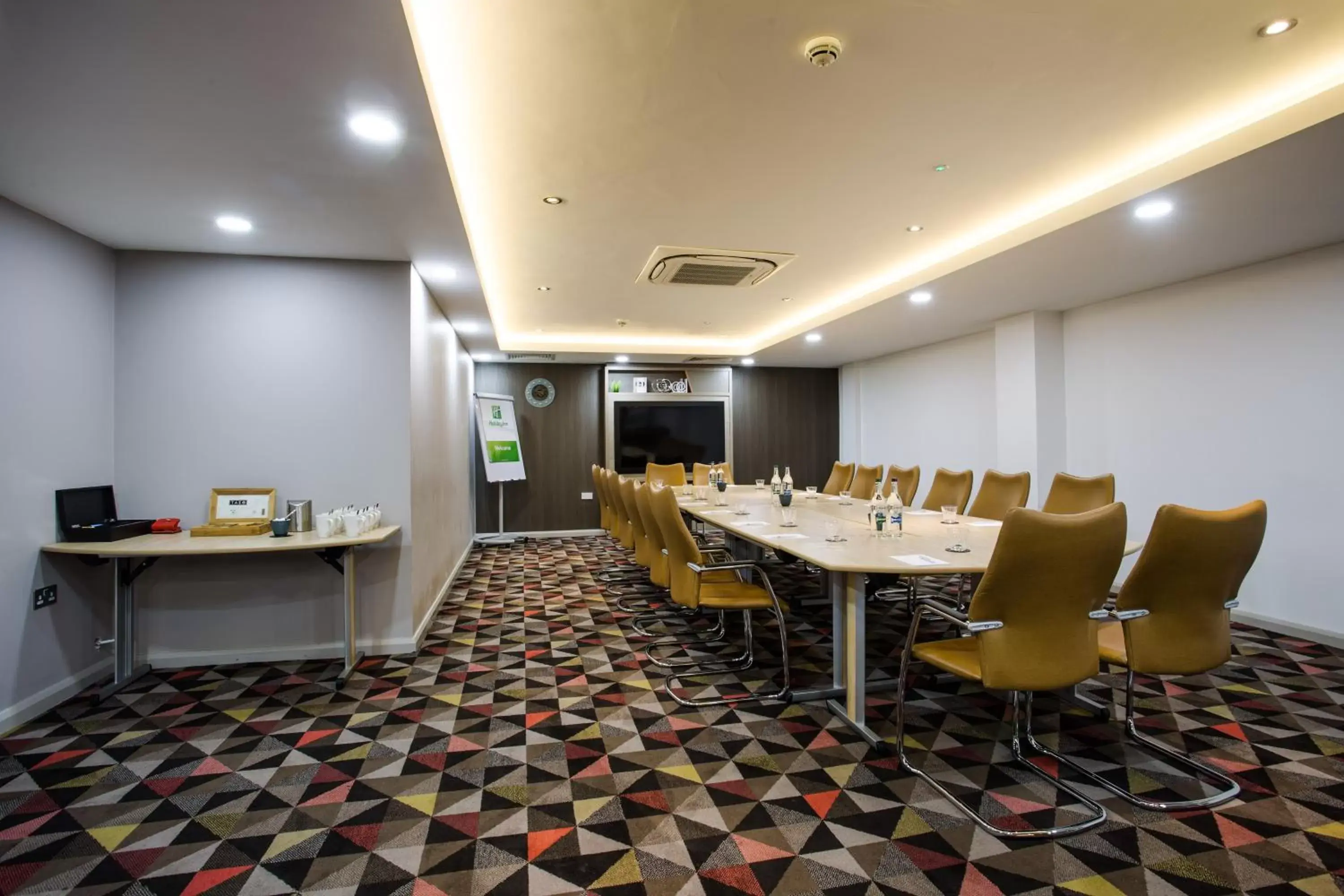 Meeting/conference room in Holiday Inn London Watford Junction, an IHG Hotel