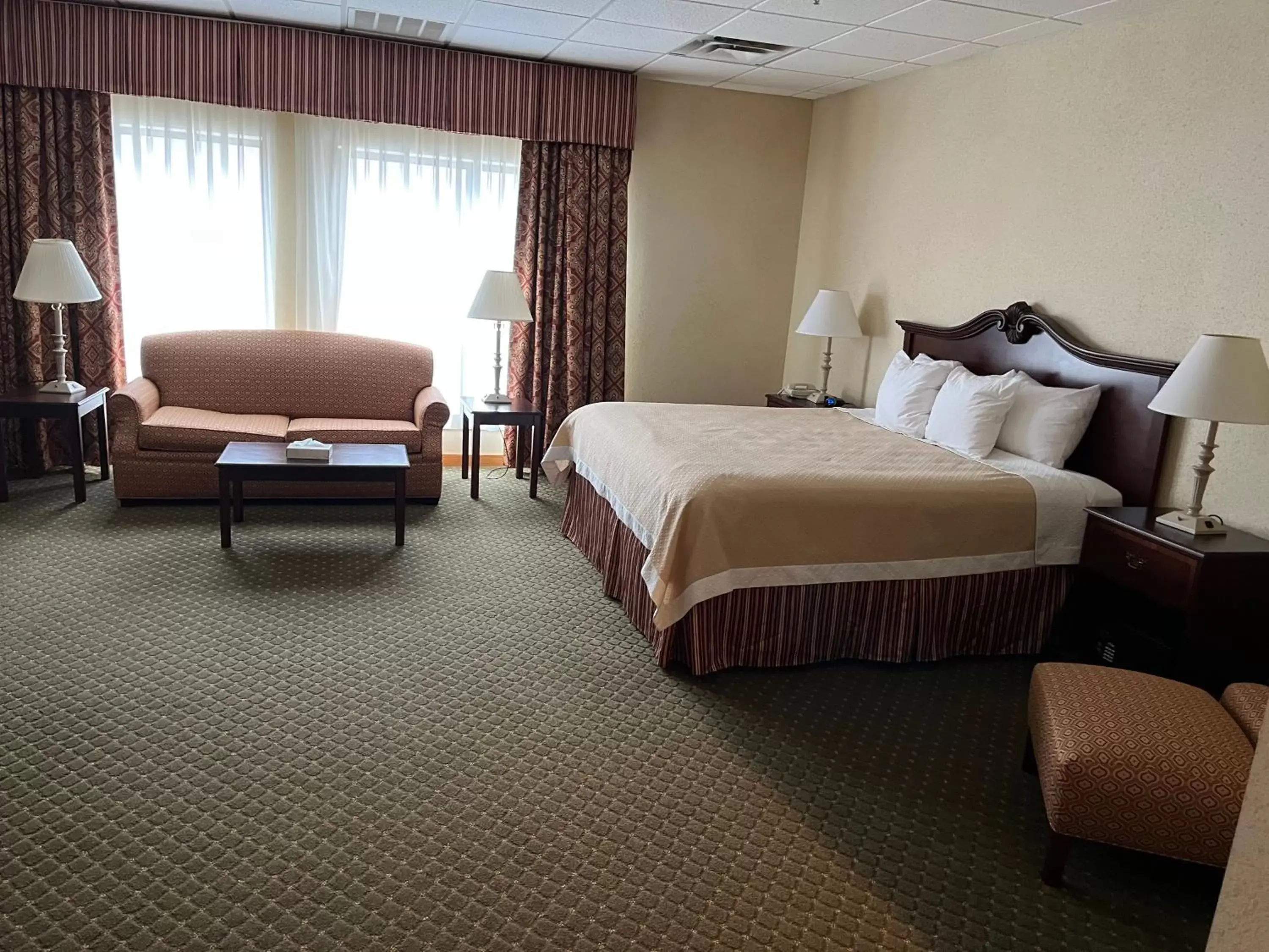 Bed in Days Inn & Suites by Wyndham Sutton Flatwoods Bed in Days Inn & Suites by Wyndham Sutton Flatwoods