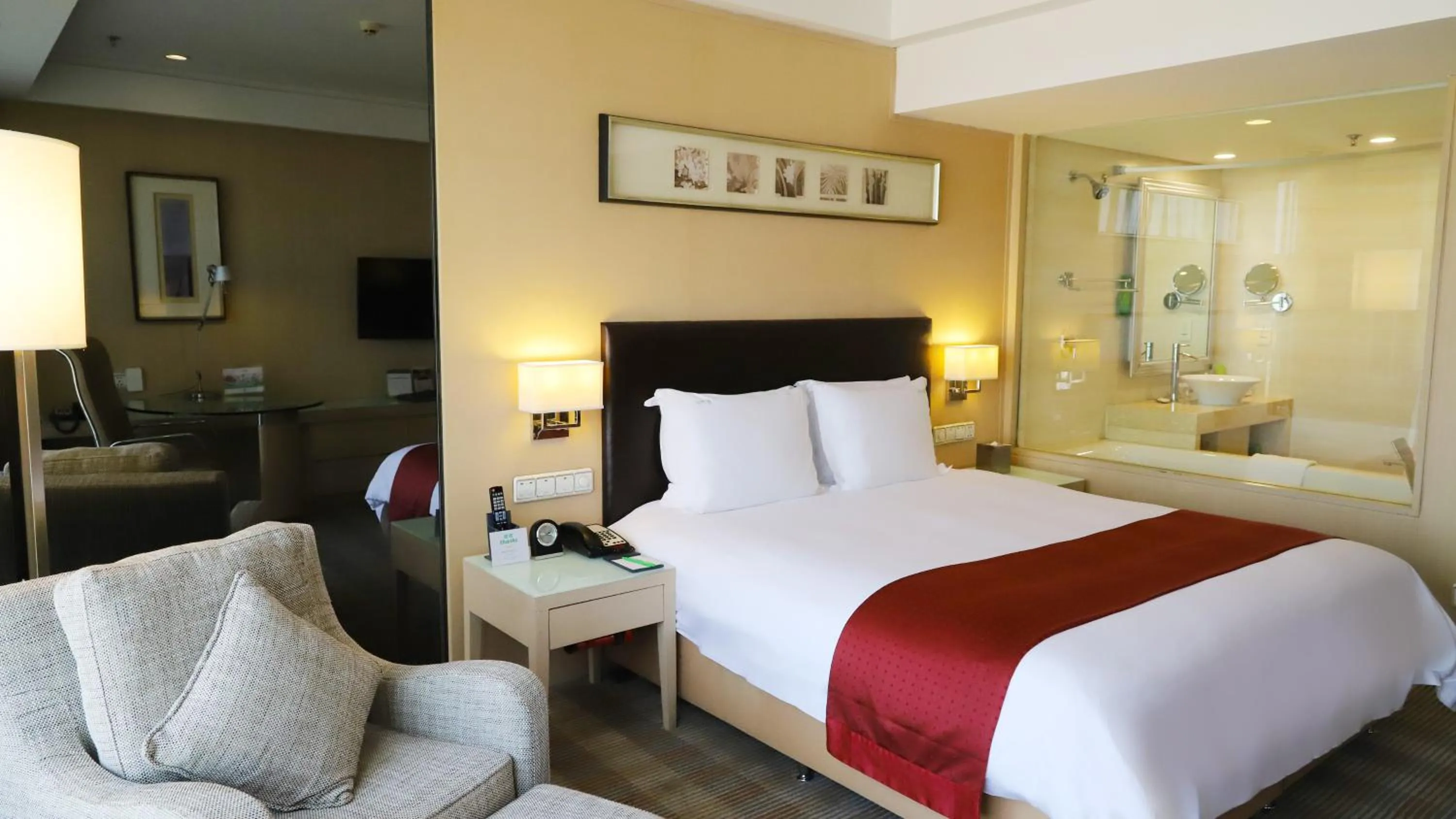 Photo of the whole room in Qingdao Parkview Holiday Hotel