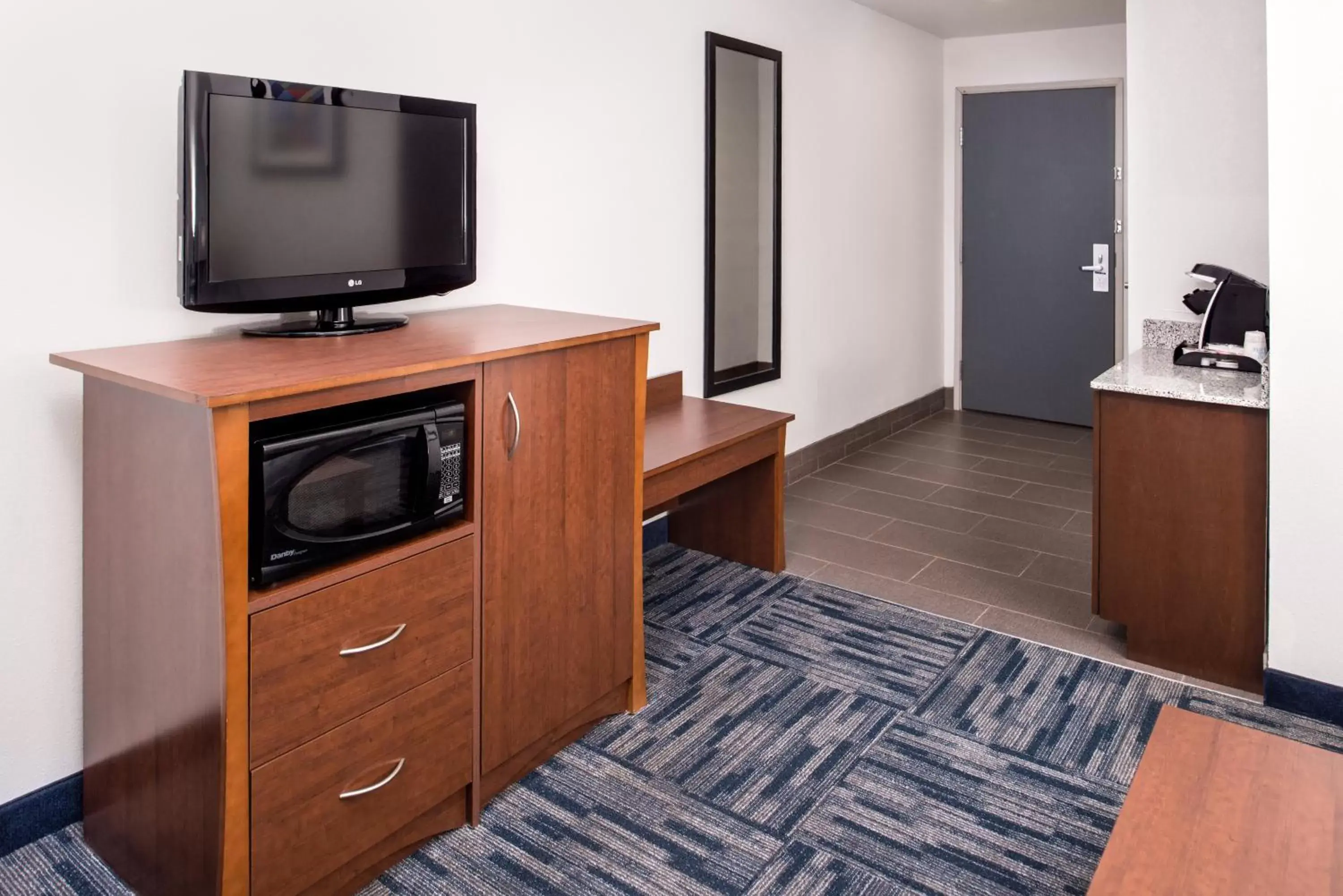 Photo of the whole room, TV/Entertainment Center in Holiday Inn Express & Suites Alamogordo Highway 54/70, an IHG Hotel