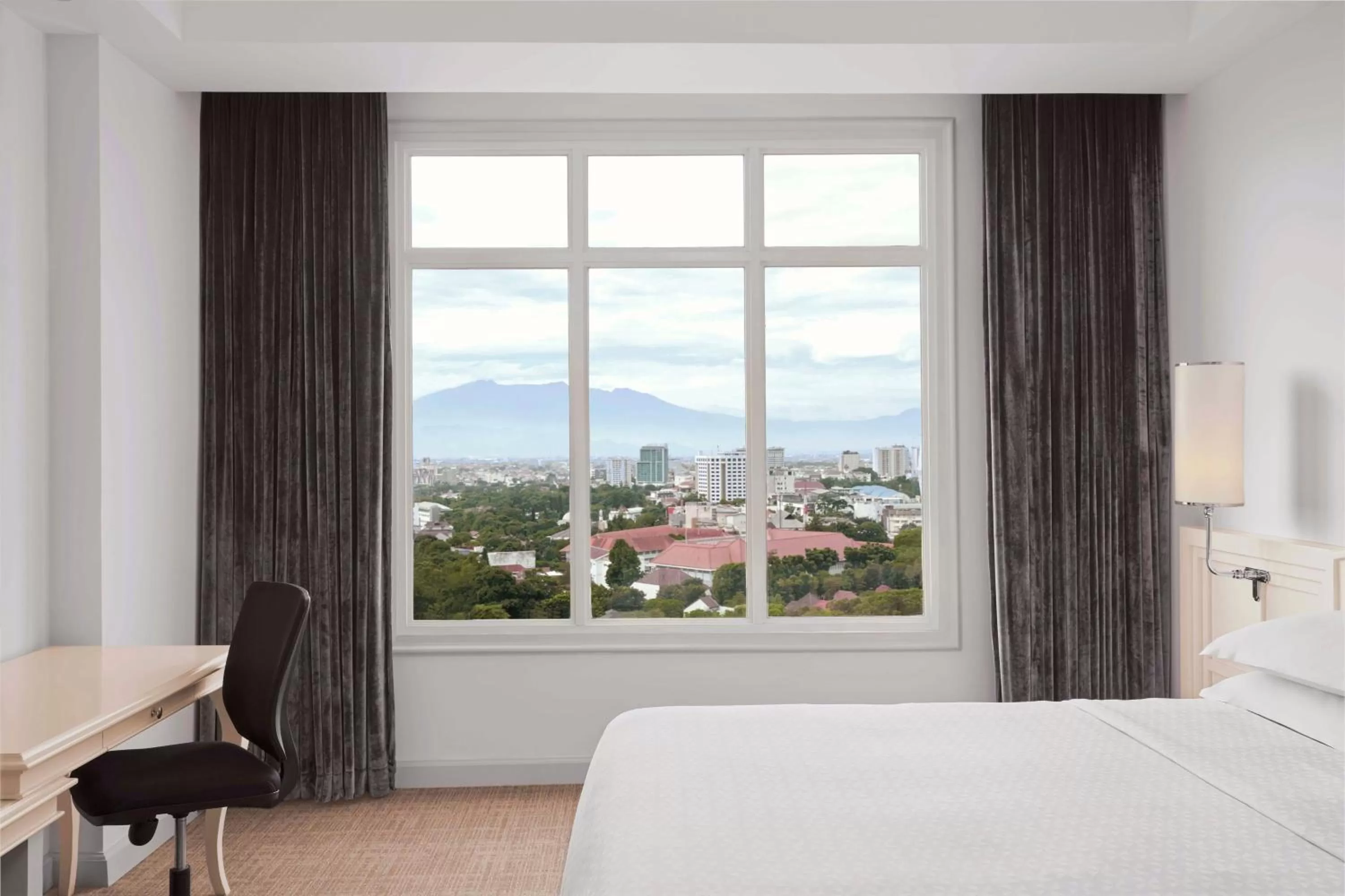 Photo of the whole room, Bed in Four Points by Sheraton Bandung