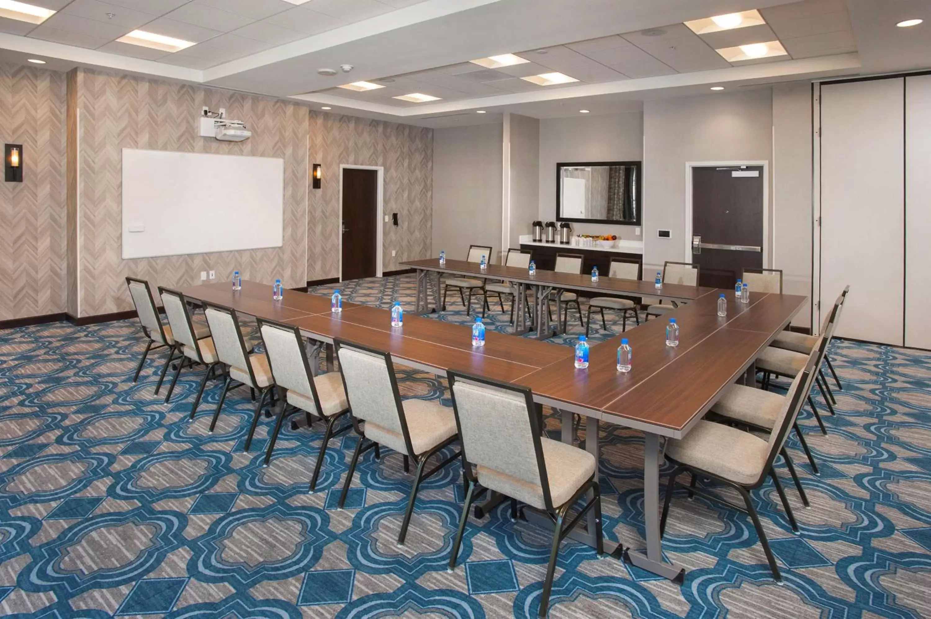 Meeting/conference room in Hilton Garden Inn Burbank Downtown