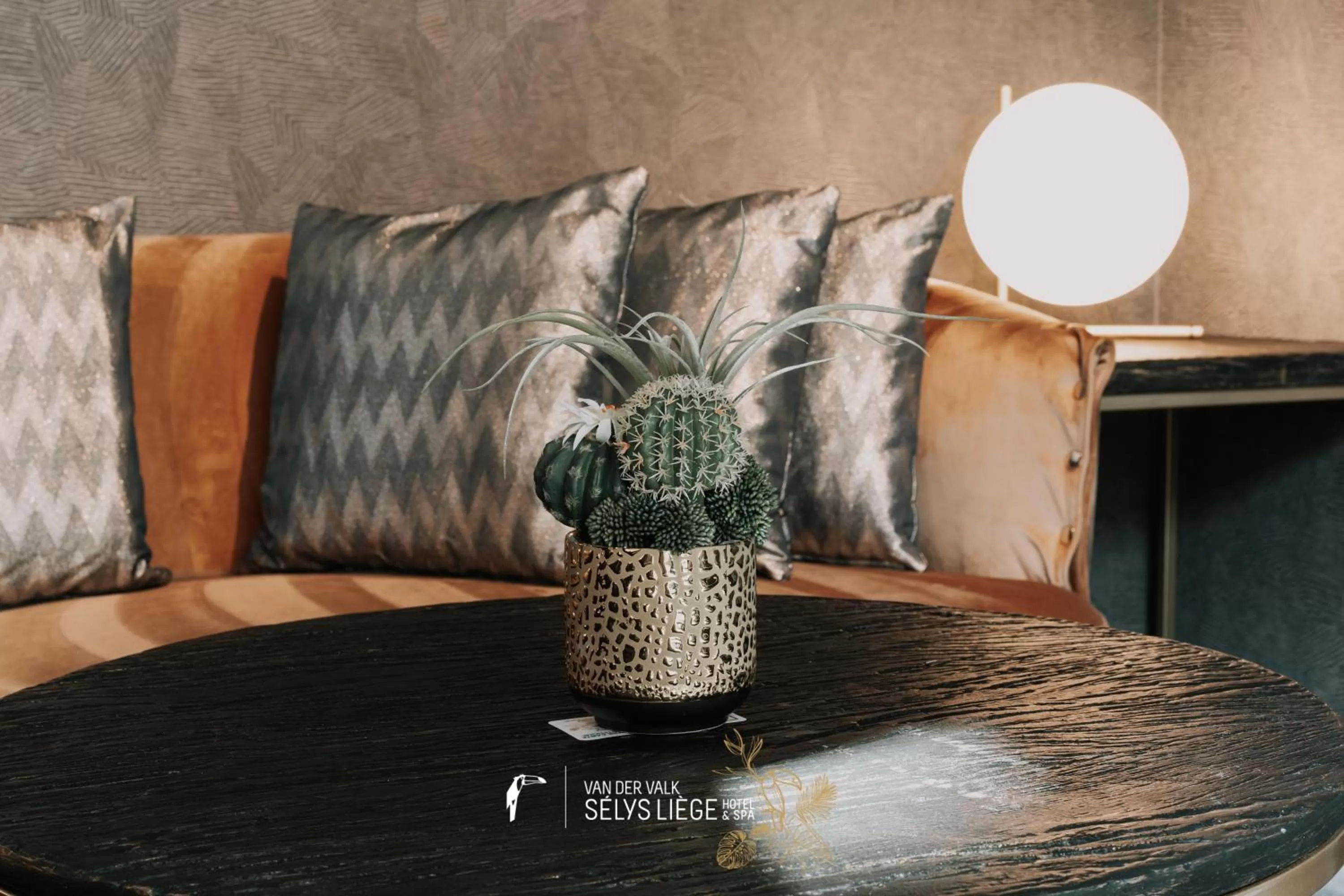 Lounge or bar in Van Der Valk Sélys Liège Hotel & Spa