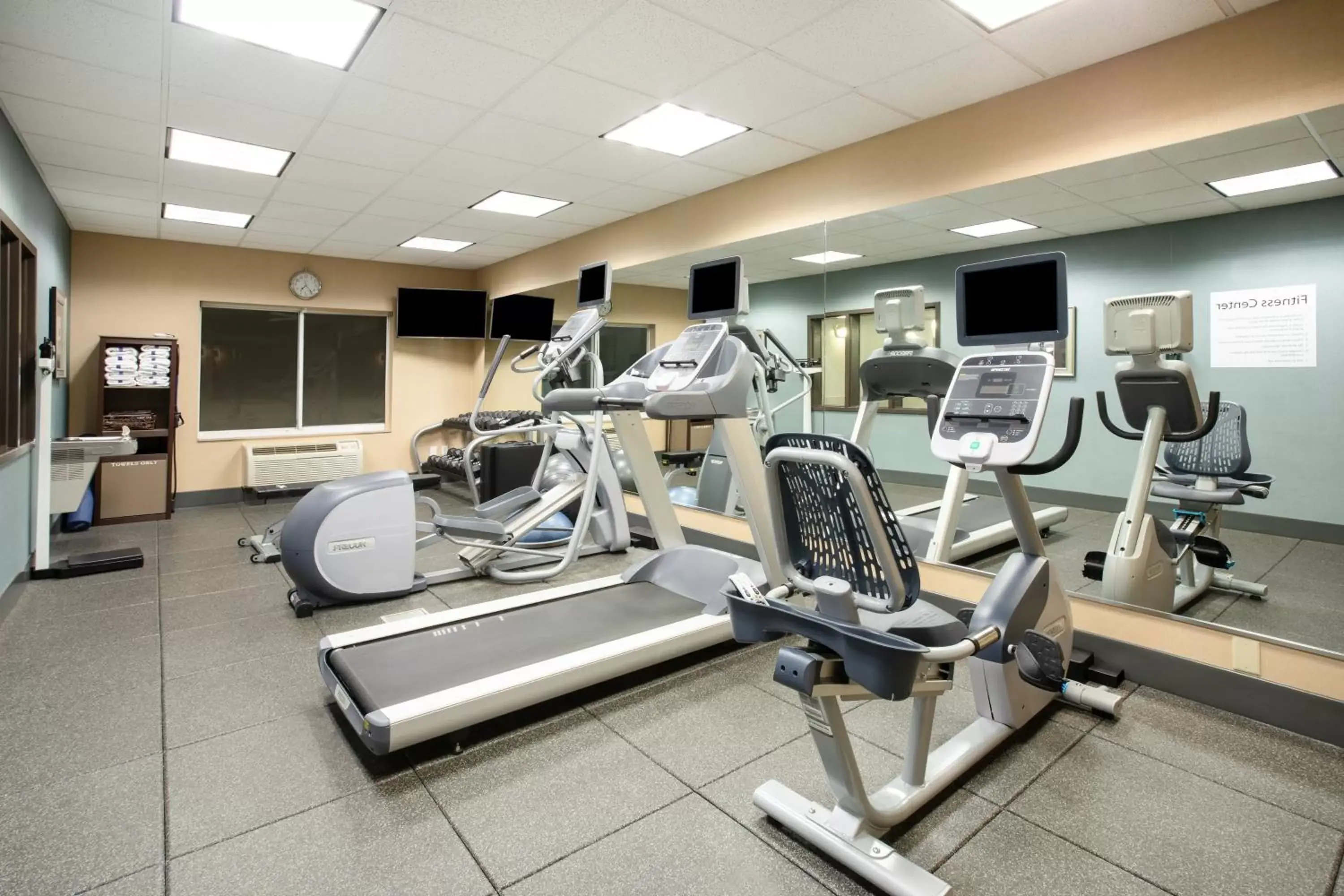 Fitness centre/facilities, Fitness Center/Facilities in Holiday Inn Express & Suites Yankton, an IHG Hotel